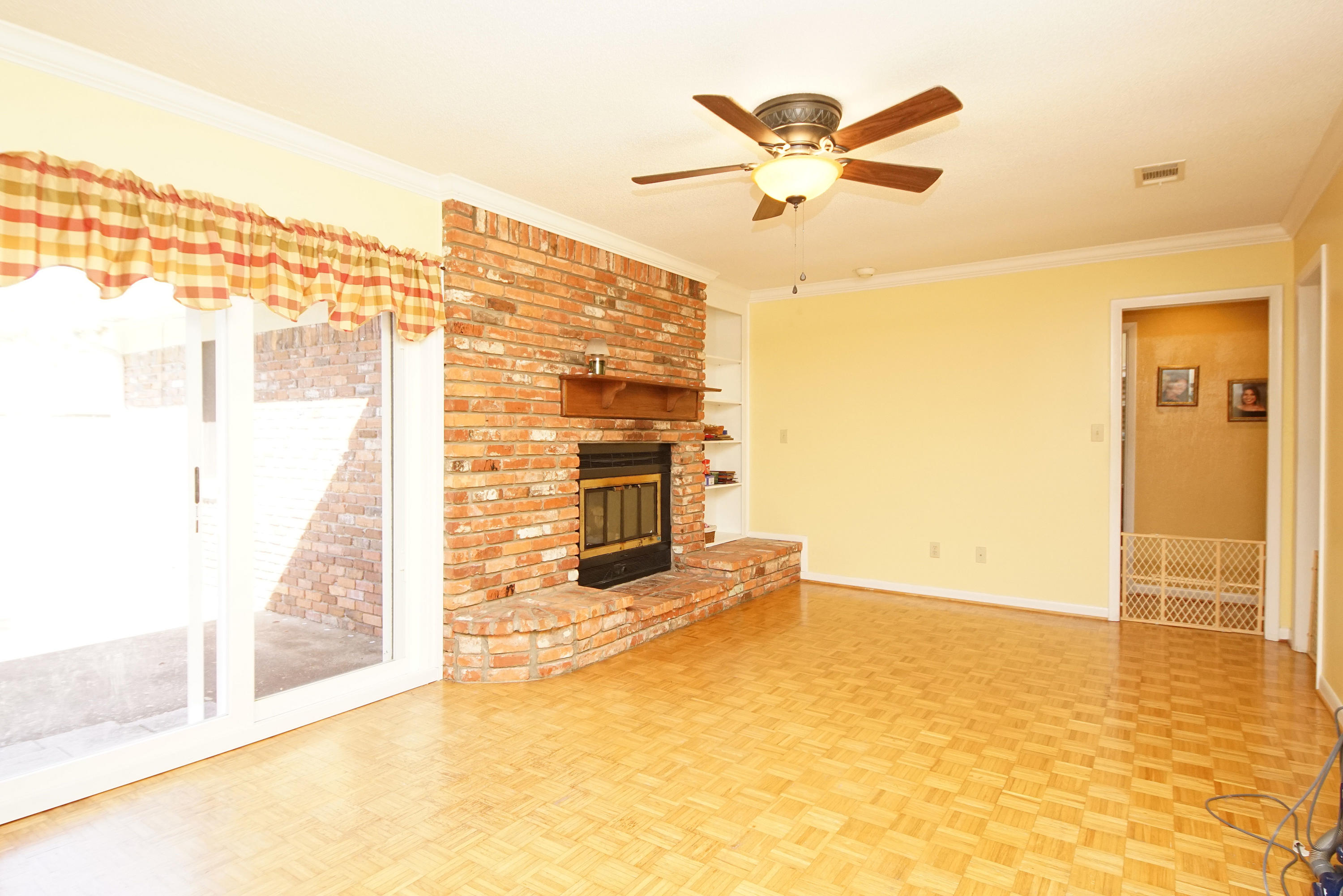 COUNTRY CLUB ESTATES 1ST ADDN - Residential