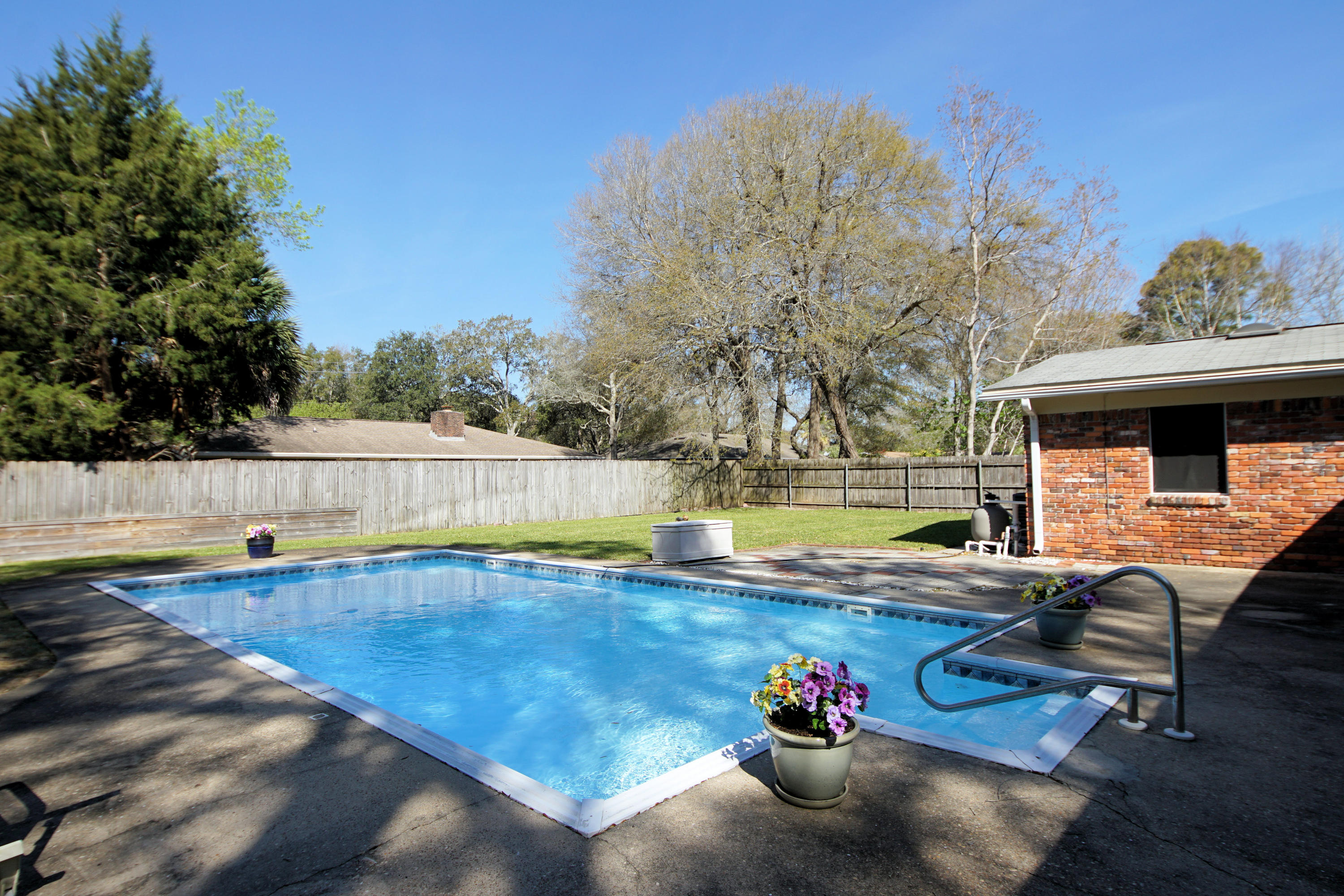 COUNTRY CLUB ESTATES 1ST ADDN - Residential