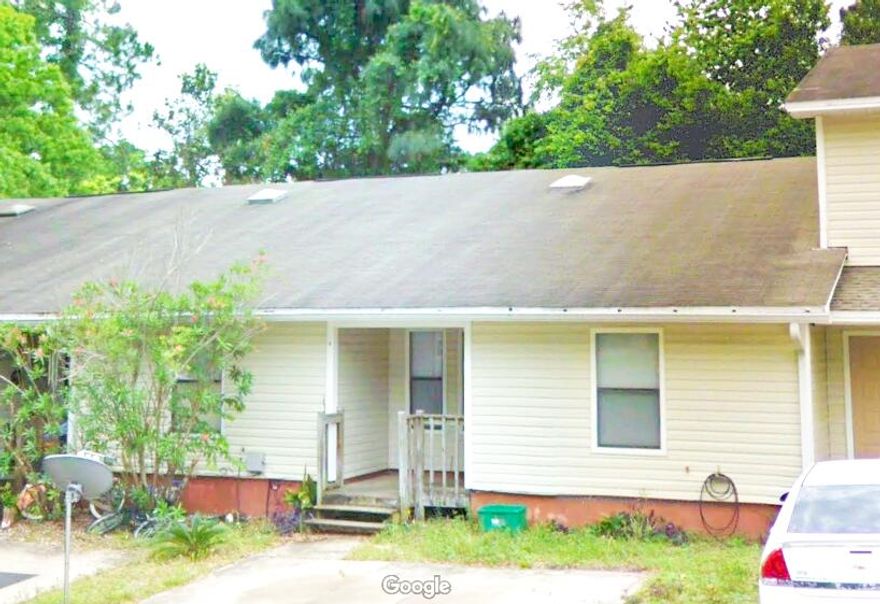 1,256.00 Sq',2 bedrooms, 2 bathrooms, open floor plan, fenced back yard with porch, excellent location - 2 minutes walking to the bay water access. If you enjoy paddle boarding kayaking or canoeing, this home is for you! You can just grab your board and paddle of your front yard! Restaurants and Publix walking distance.$1,850.00 per month, pet friendly, pet deposit $300.00 nonrefundable. First and last required. Back ground check $35.00 nonrefundable. Move in ready Jun 2, 2024.