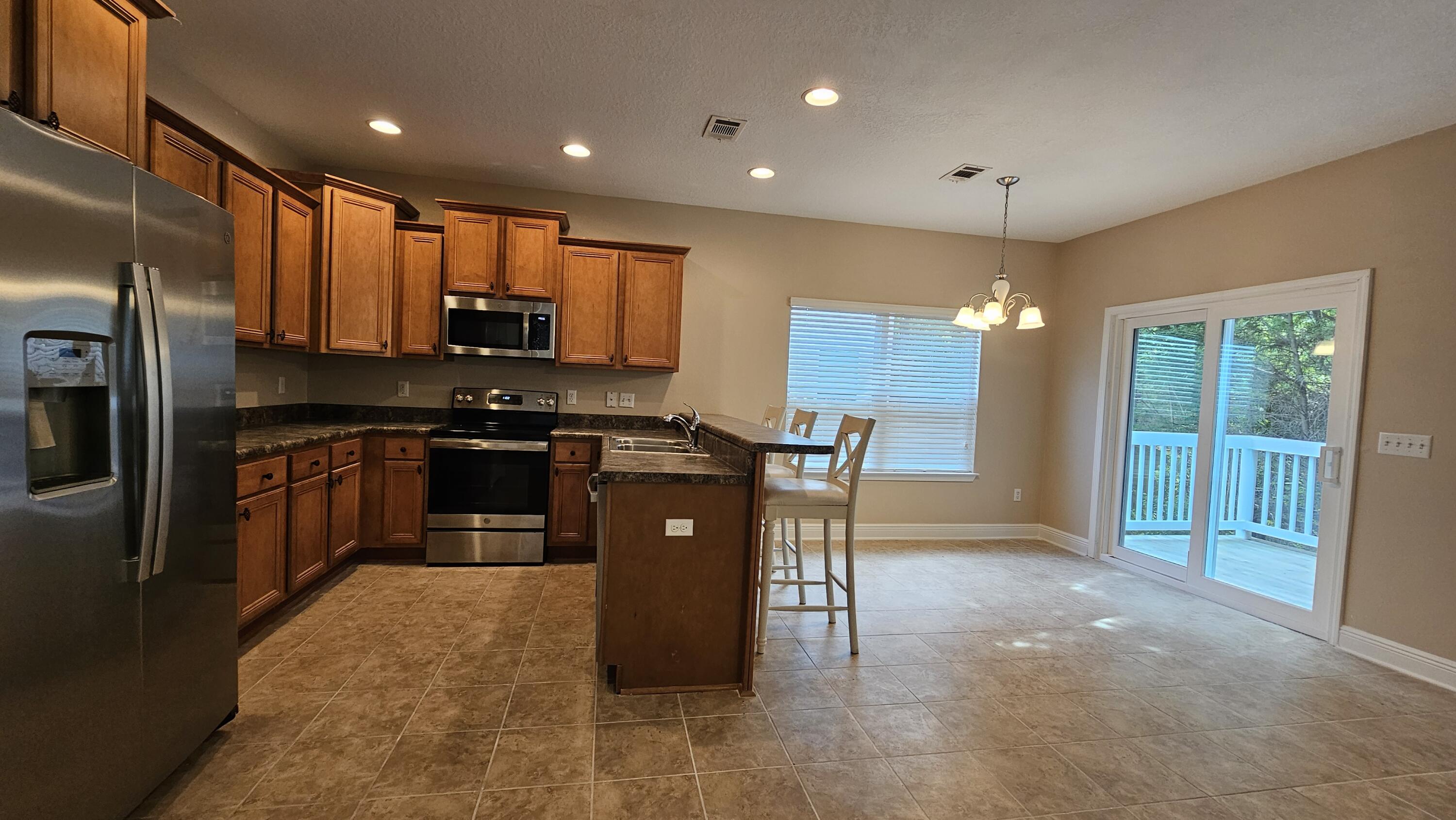 MOSAIC OAKS - Residential Lease