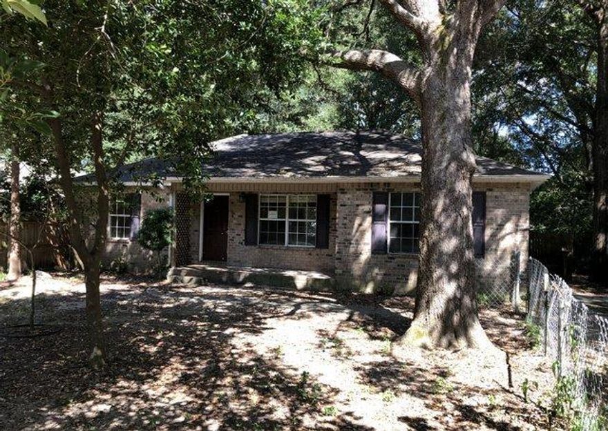 REO. Lots of Potential in this low maintenance 3 Bd / 2 Ba home with vinyl siding & brick front. There is tile through out the living, kitchen & dining area. Both the dining room & master bedroom have tray ceilings. This property is eligible under the Freddie Mac First Look Initiative through September 28, 2019.