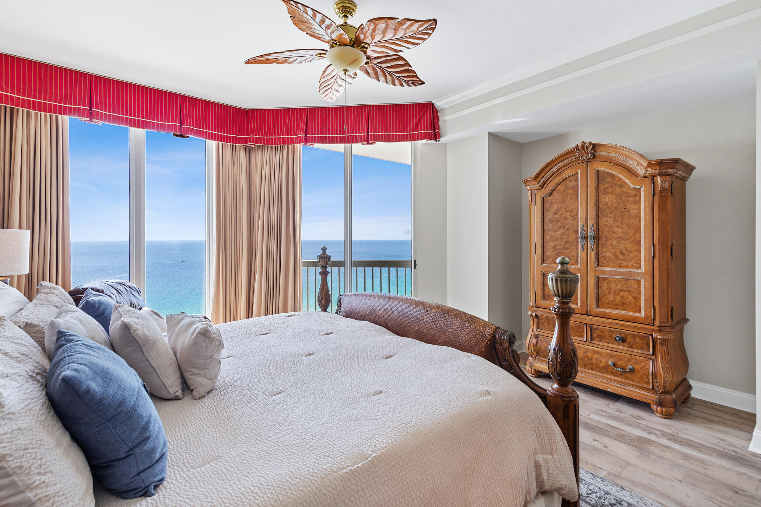 SILVER BEACH TOWERS - Residential