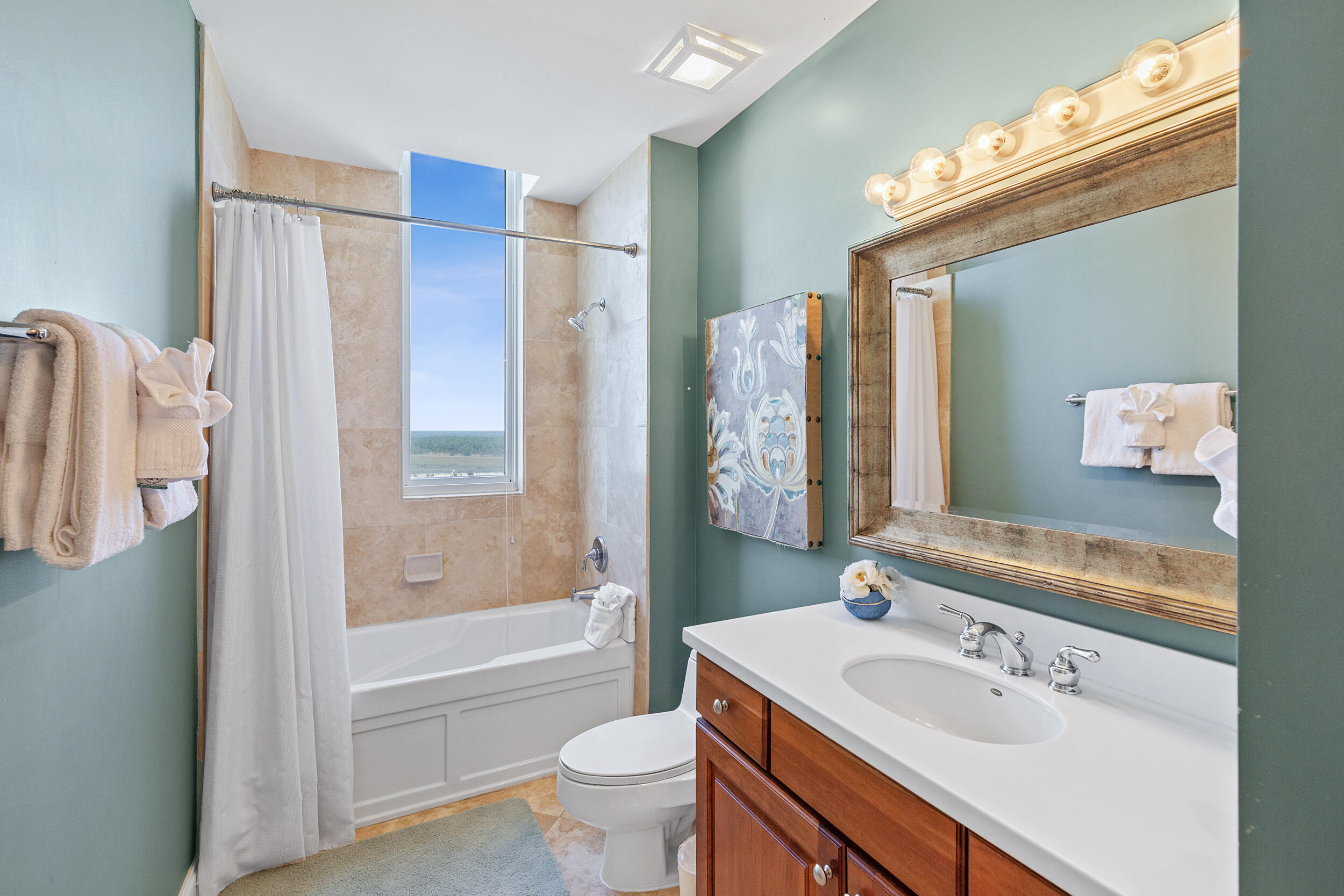 SILVER BEACH TOWERS - Residential