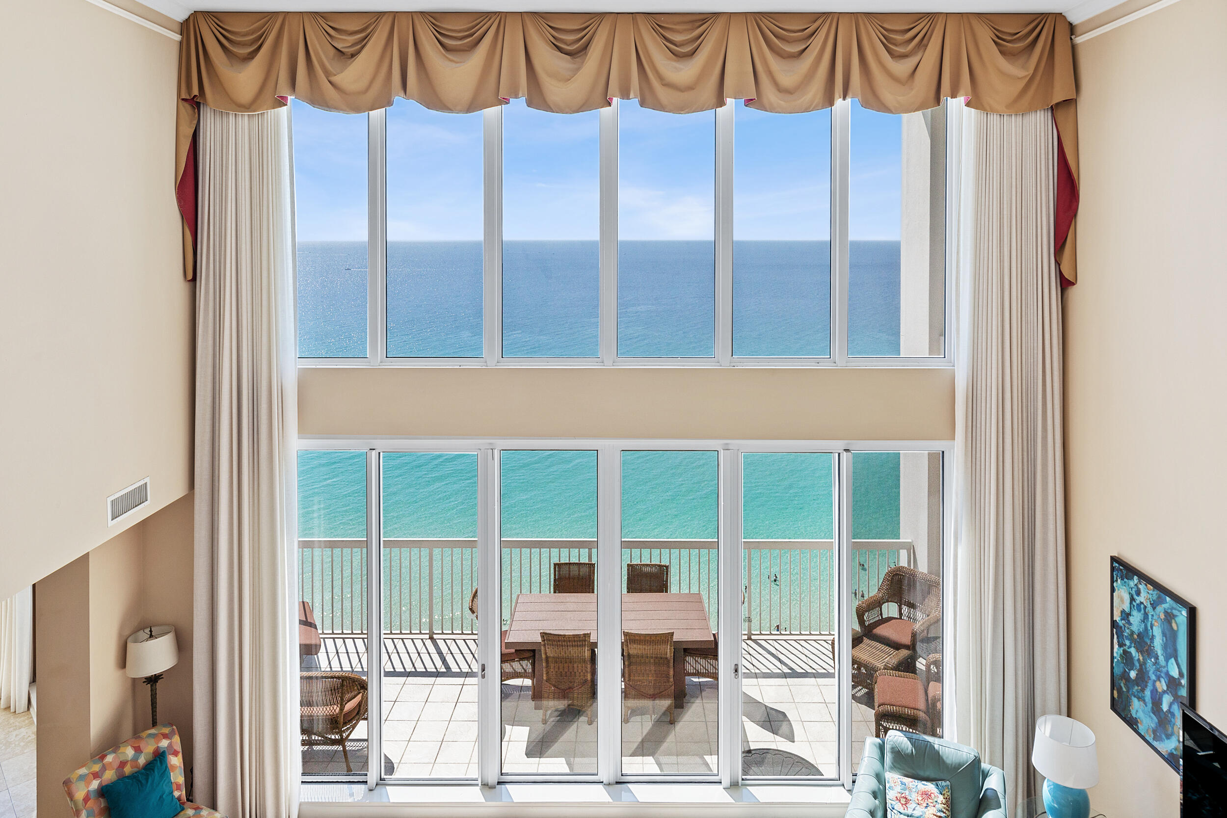SILVER BEACH TOWERS - Residential