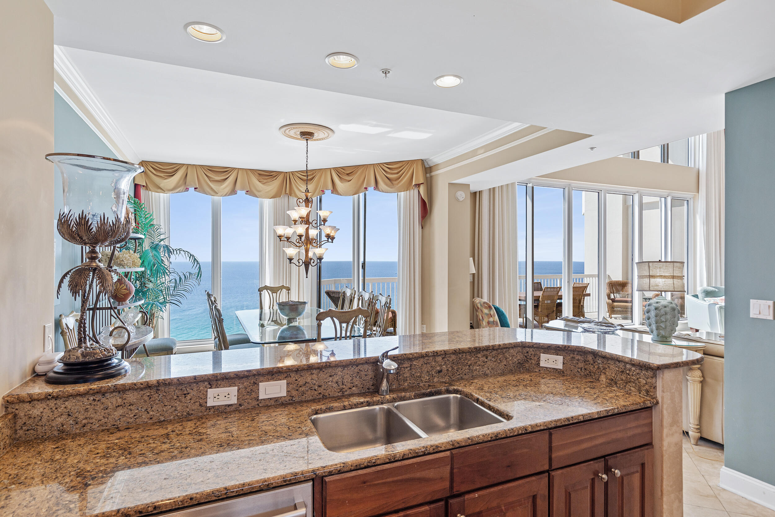 SILVER BEACH TOWERS - Residential