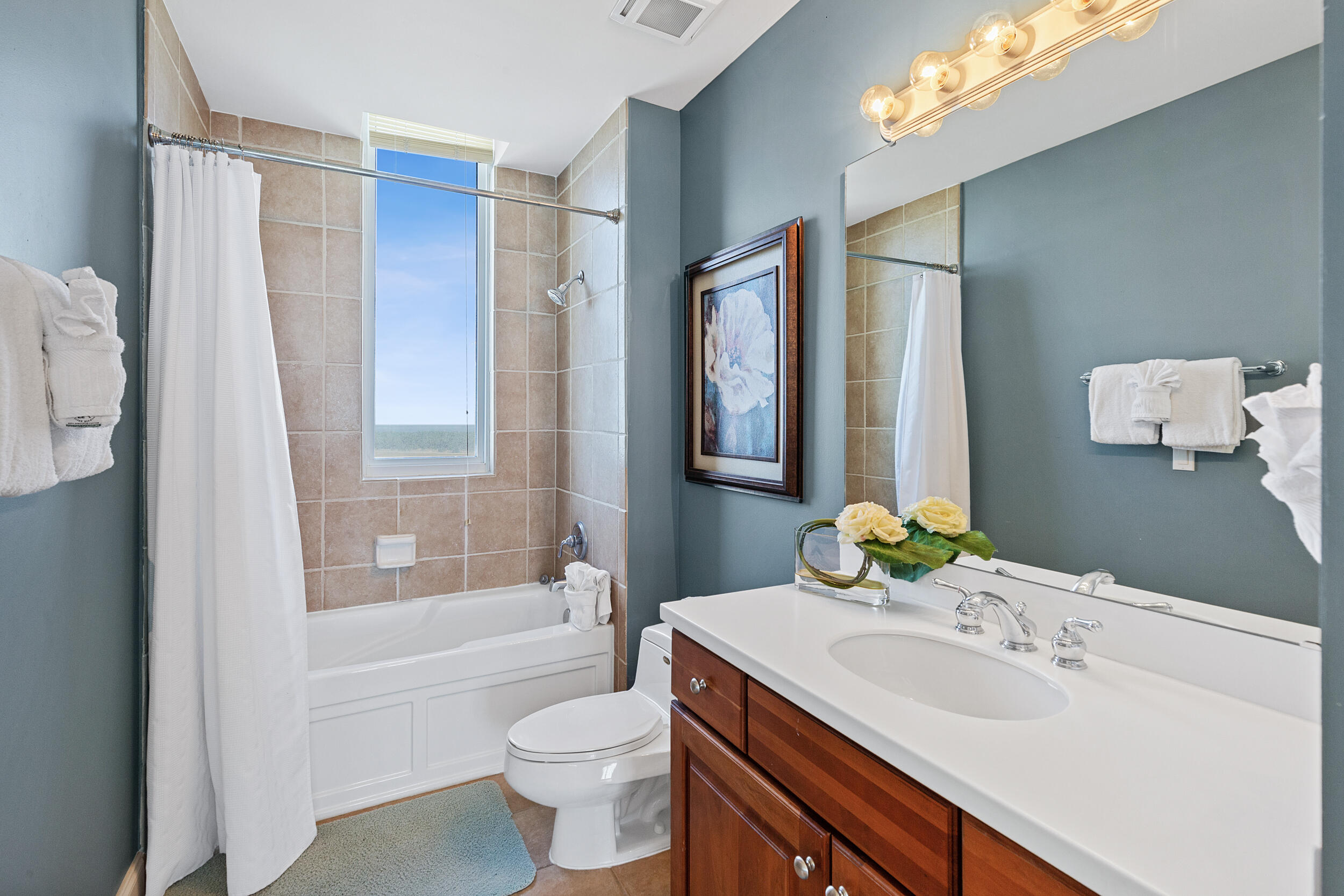 SILVER BEACH TOWERS - Residential