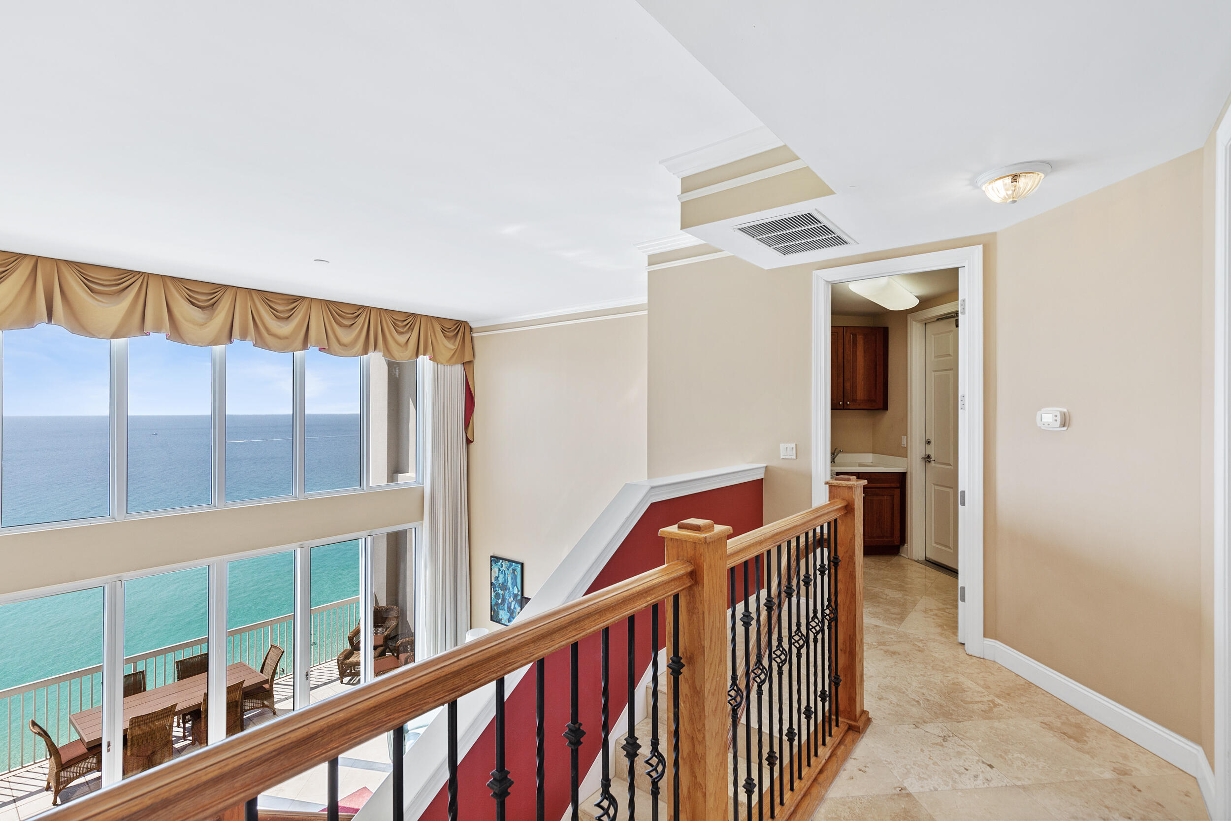 SILVER BEACH TOWERS - Residential