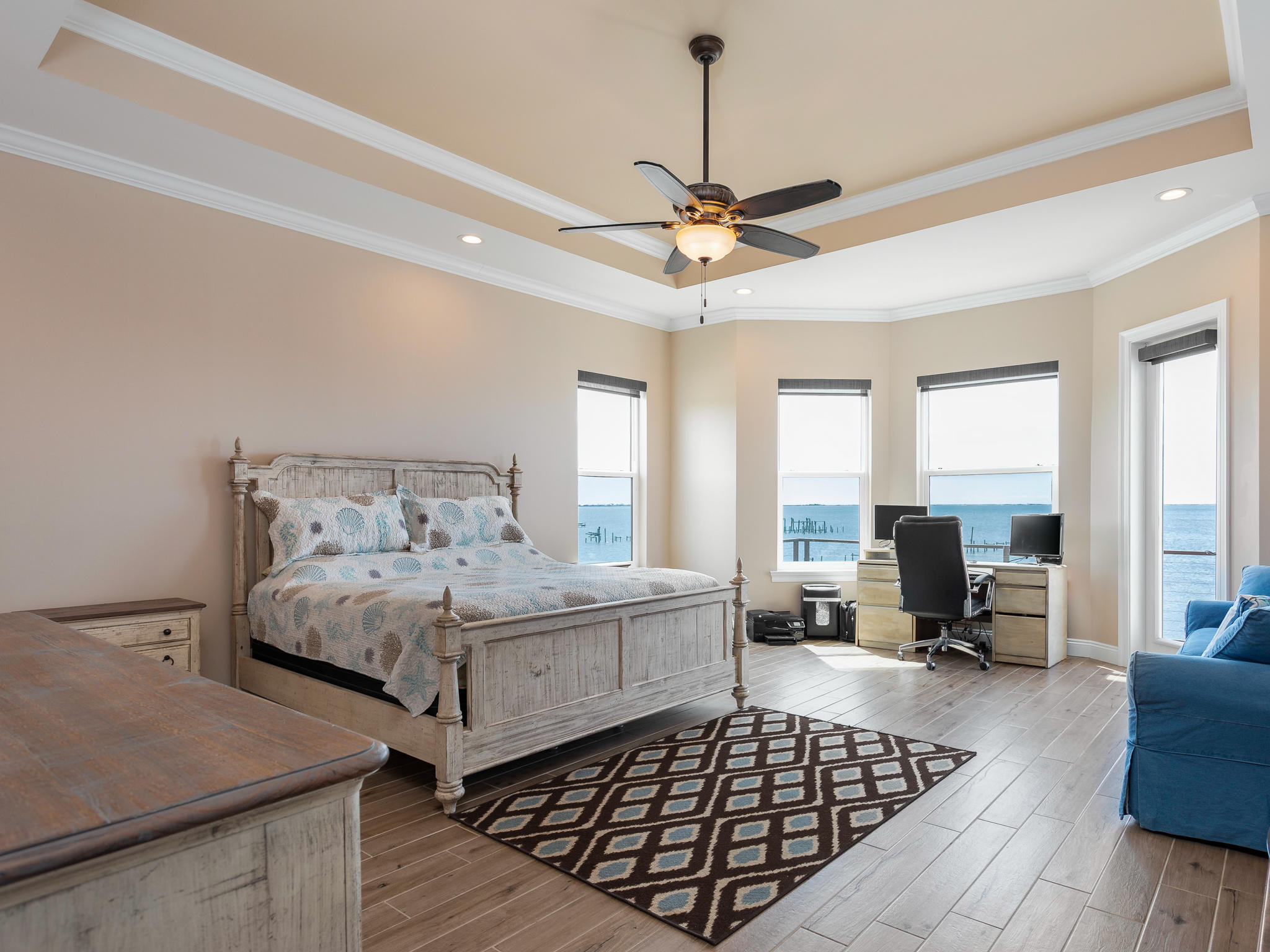 LIGHTHOUSE POINTE - Residential