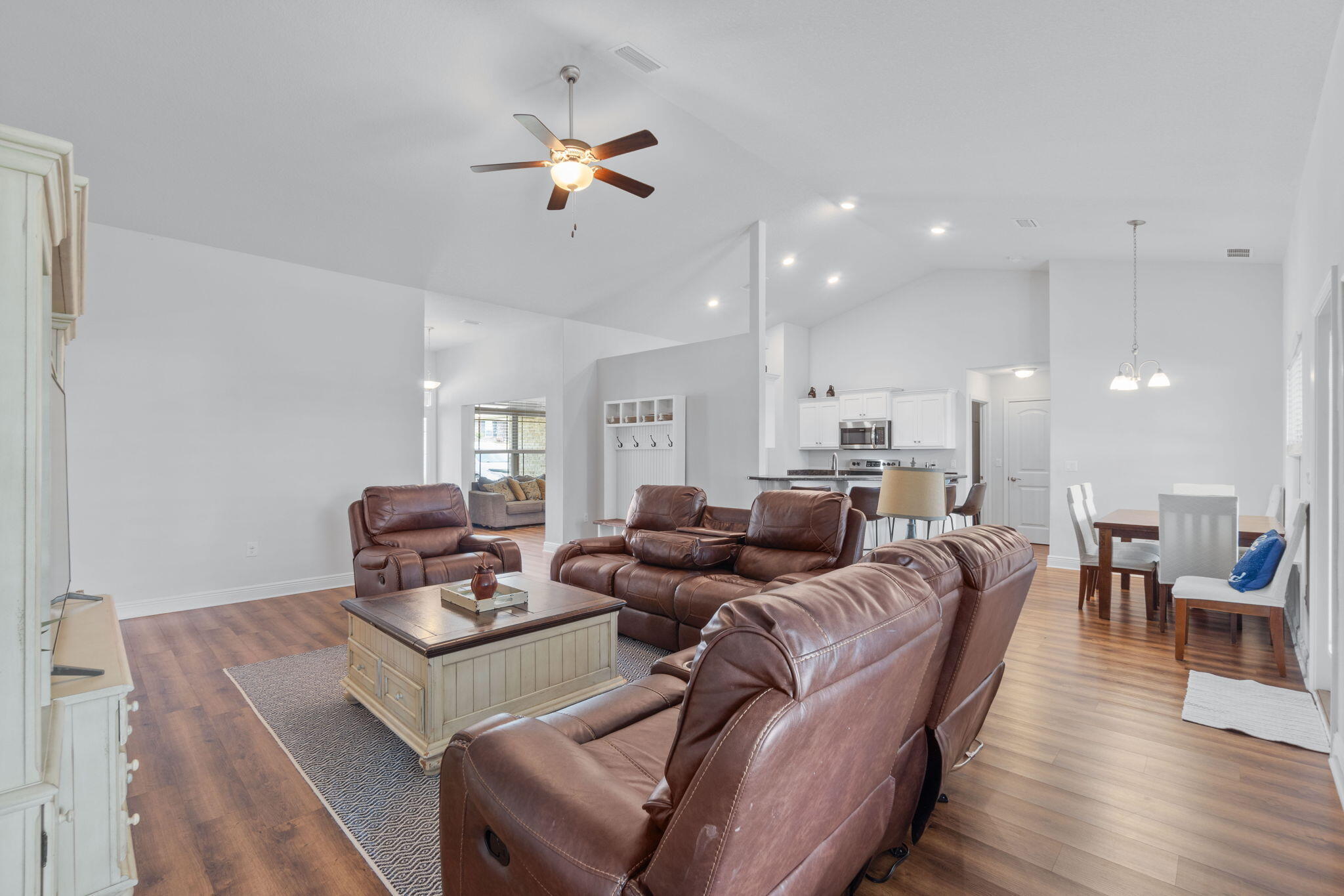 HAMILTON CROSSING - Residential