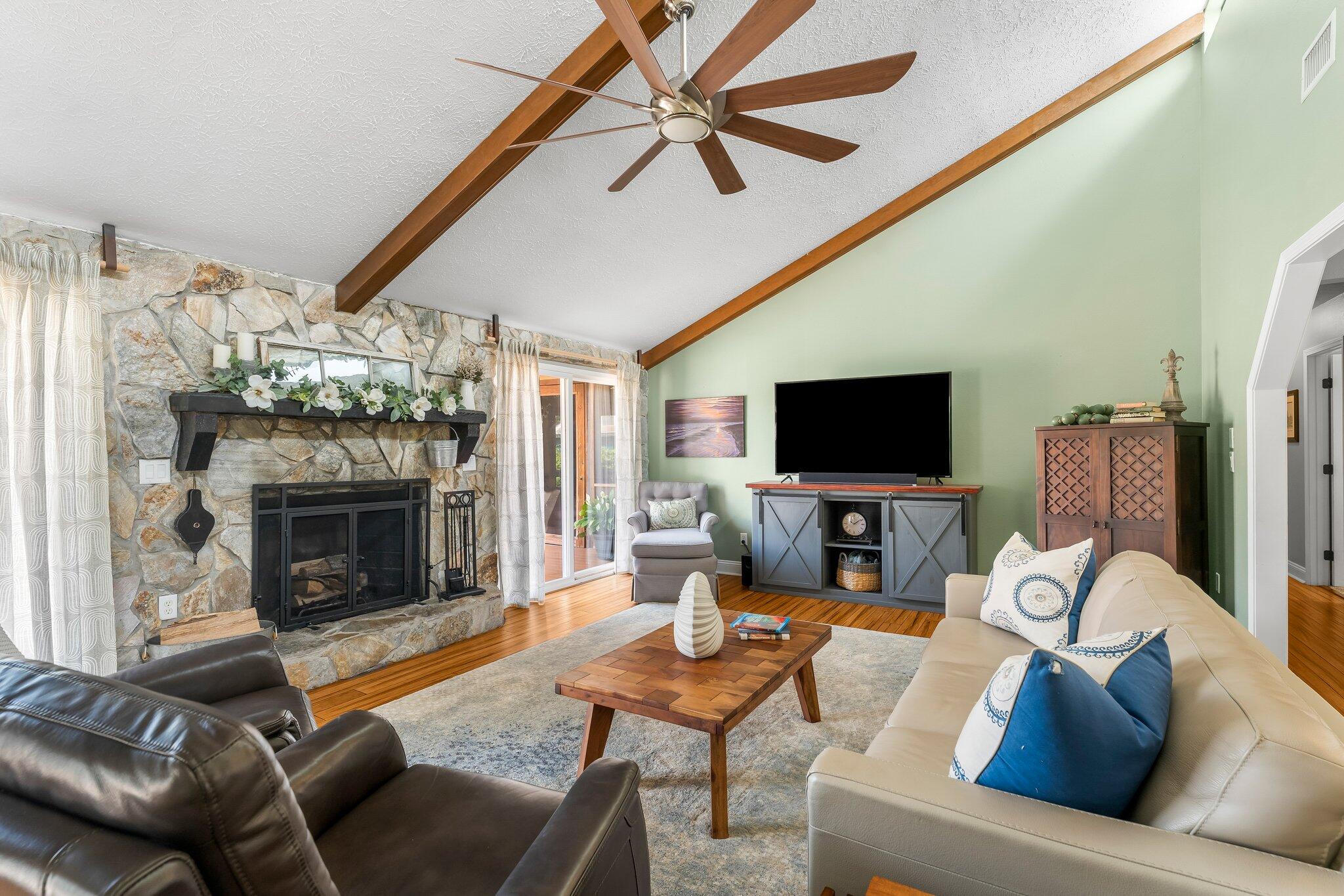 COLONY CLUB HARBOUR PH 1 - Residential