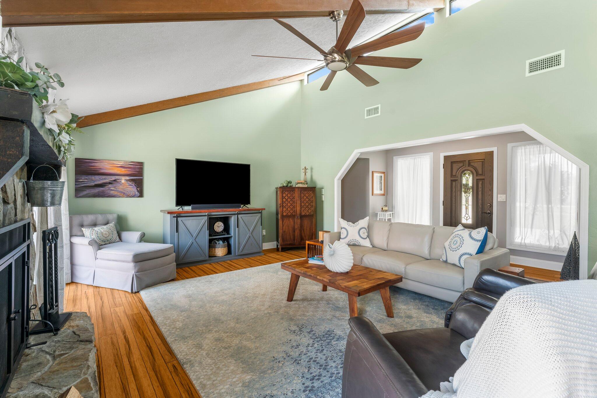 COLONY CLUB HARBOUR PH 1 - Residential