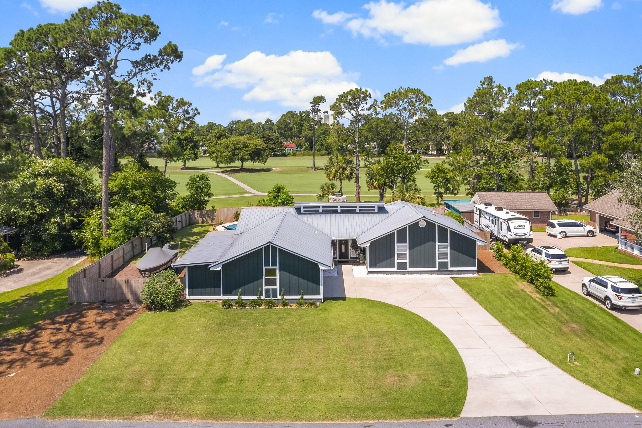 COLONY CLUB HARBOUR PH 1 - Residential