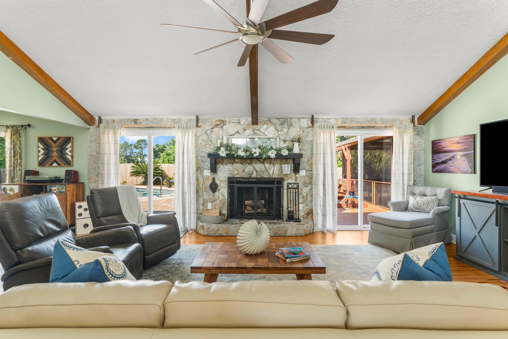 COLONY CLUB HARBOUR PH 1 - Residential