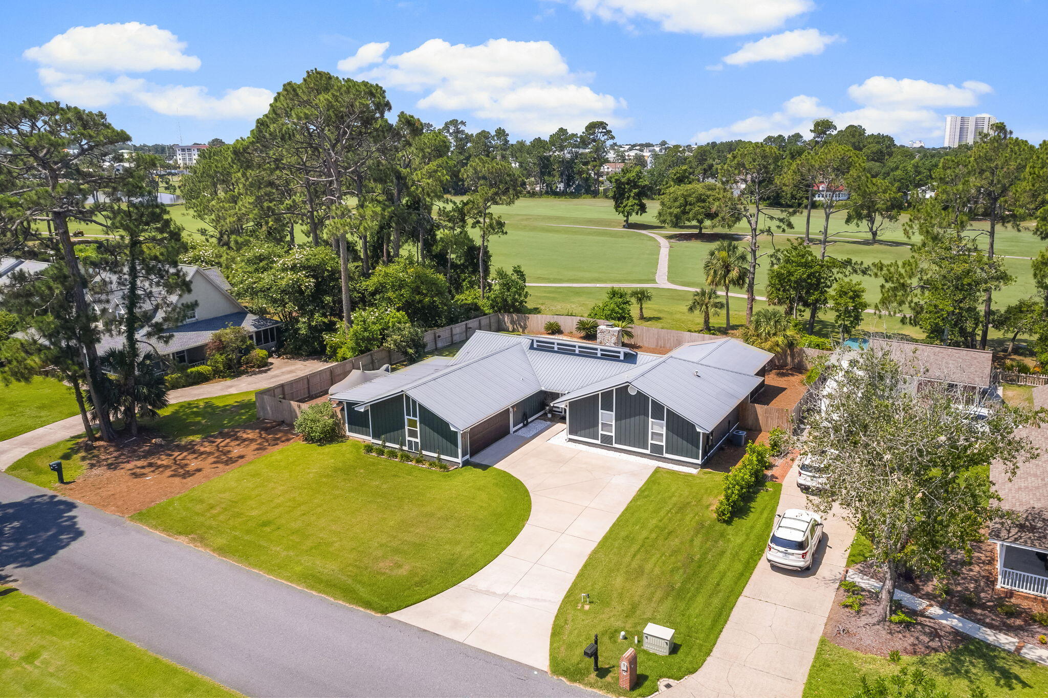 COLONY CLUB HARBOUR PH 1 - Residential