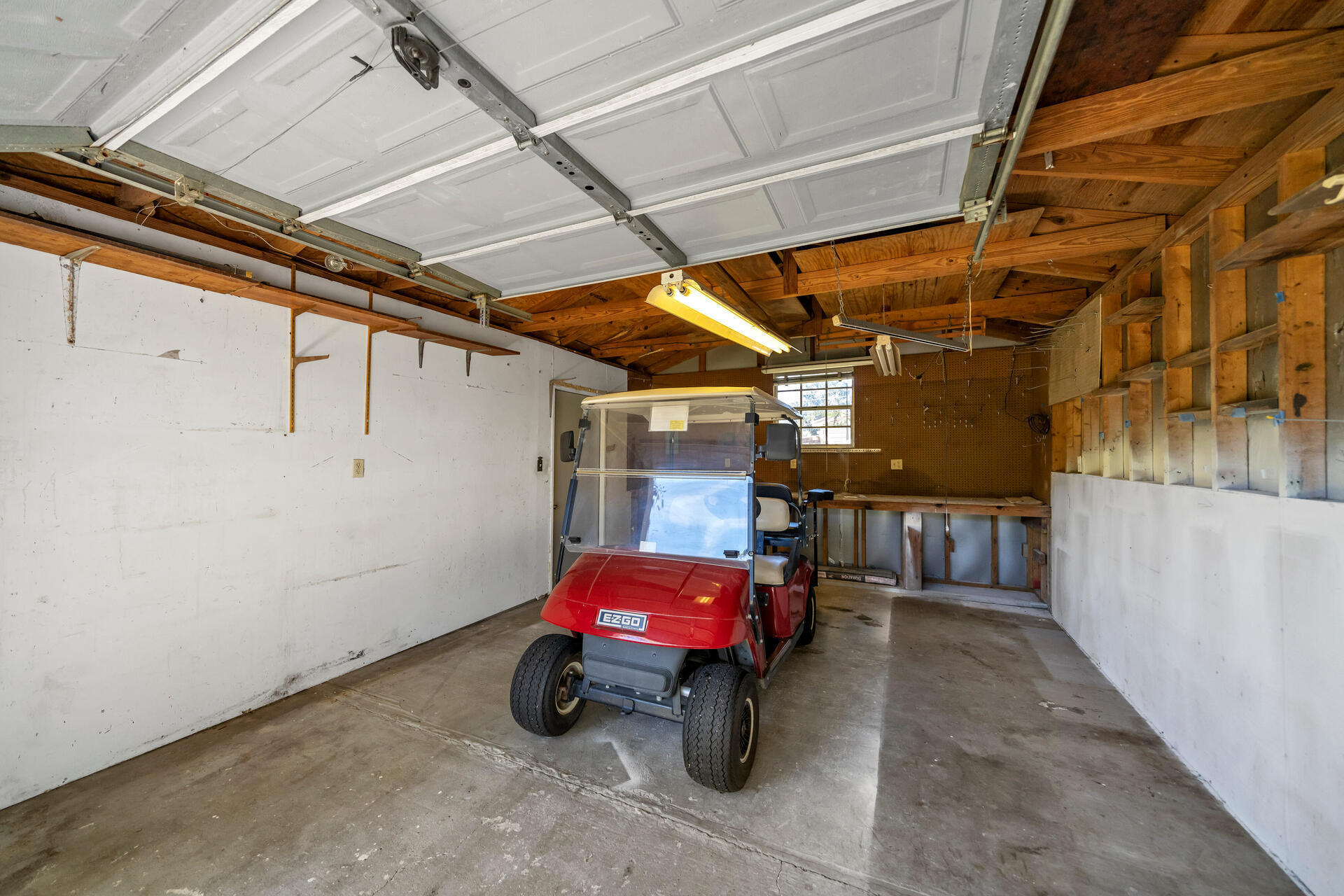 ELLIOTT POINT - Residential