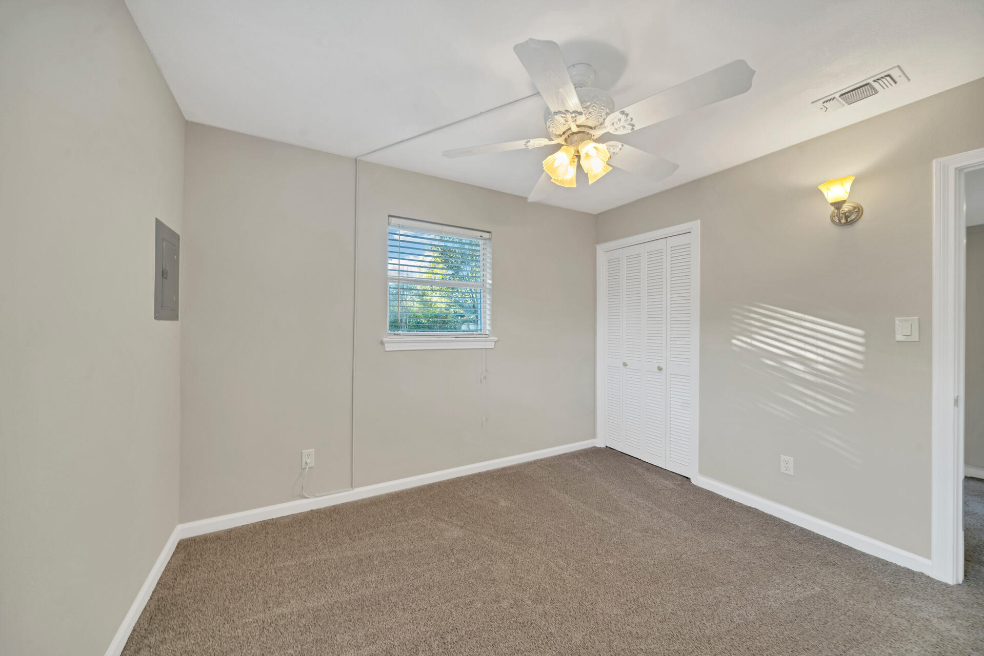 ELLIOTT POINT - Residential