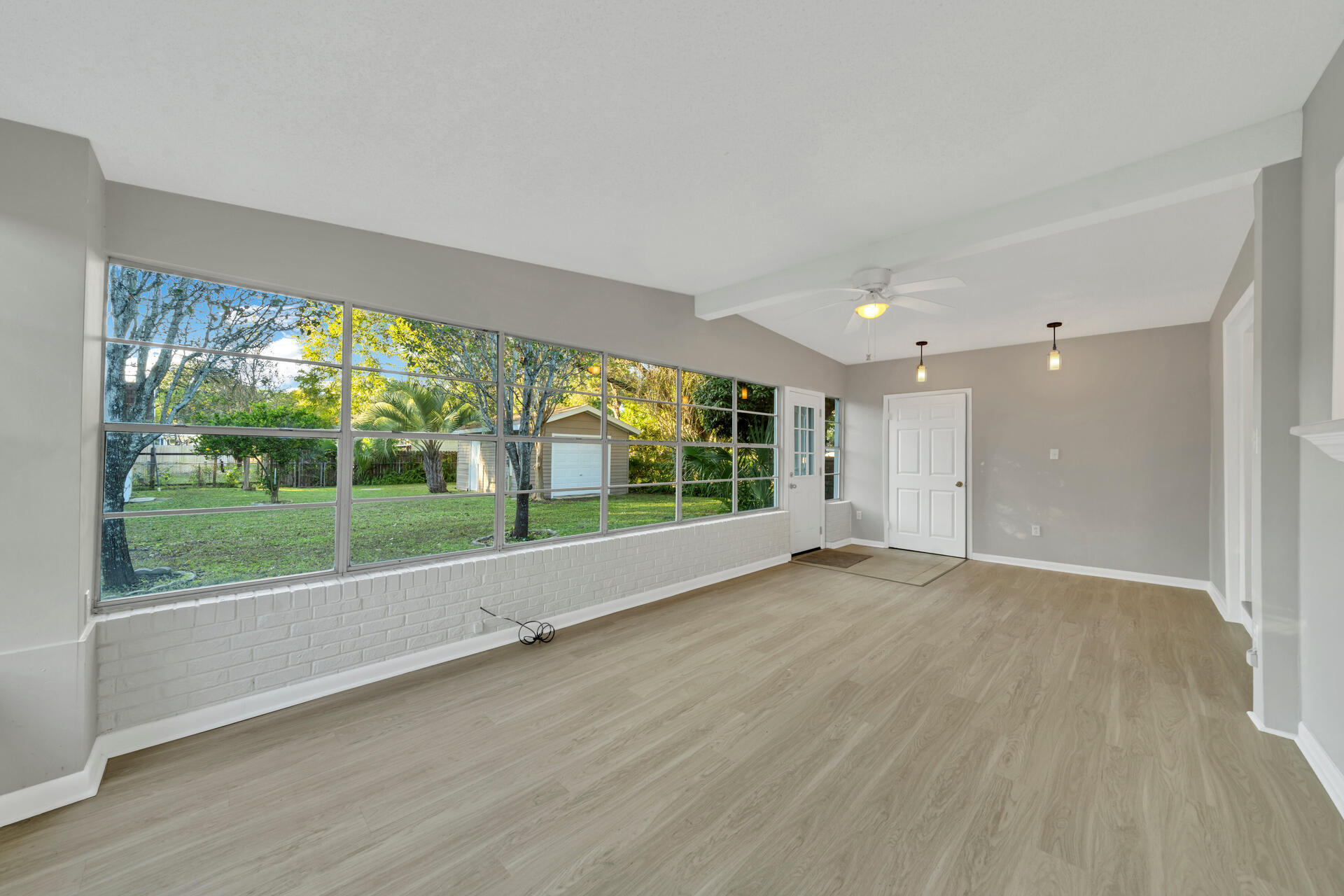 ELLIOTT POINT - Residential