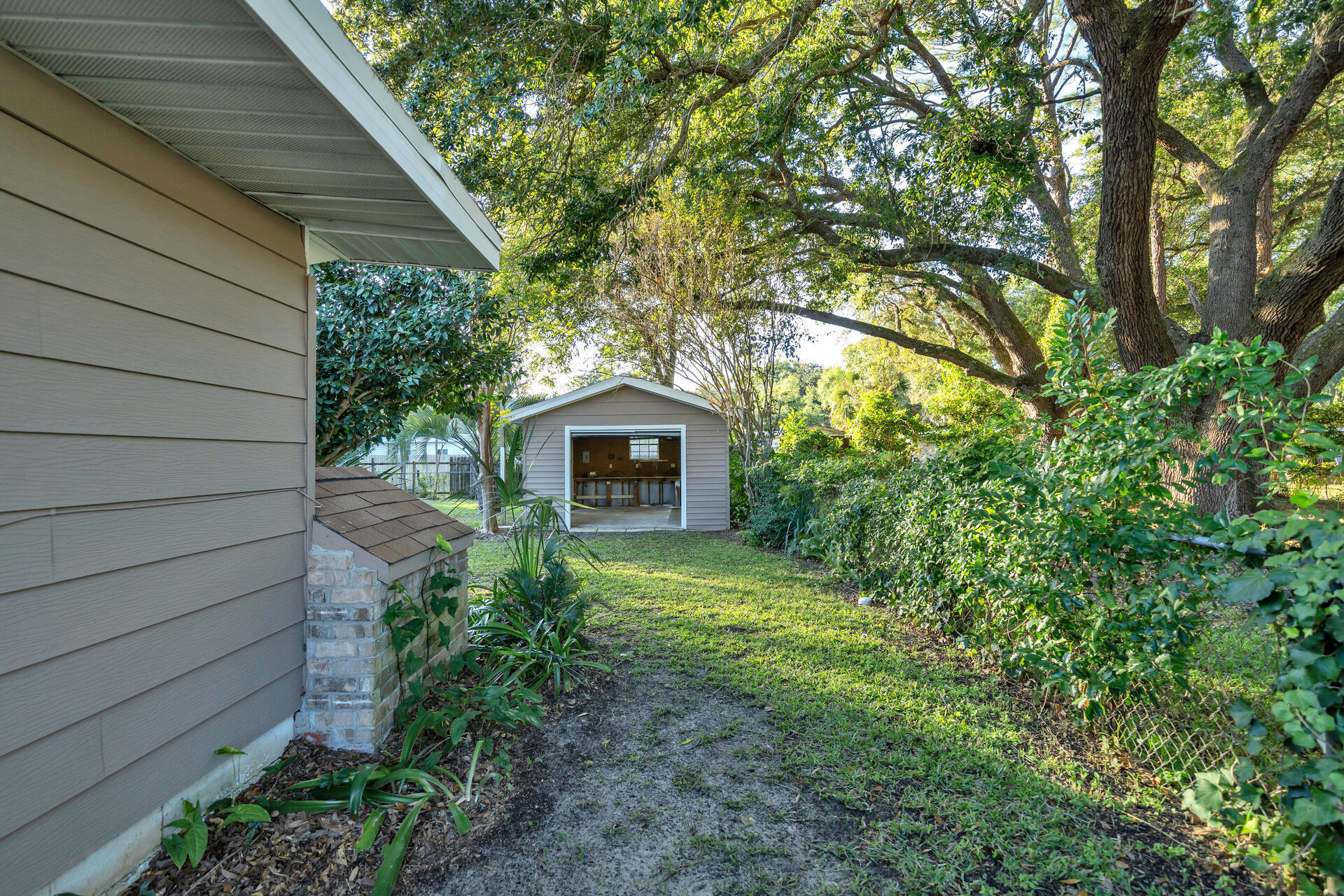 ELLIOTT POINT - Residential