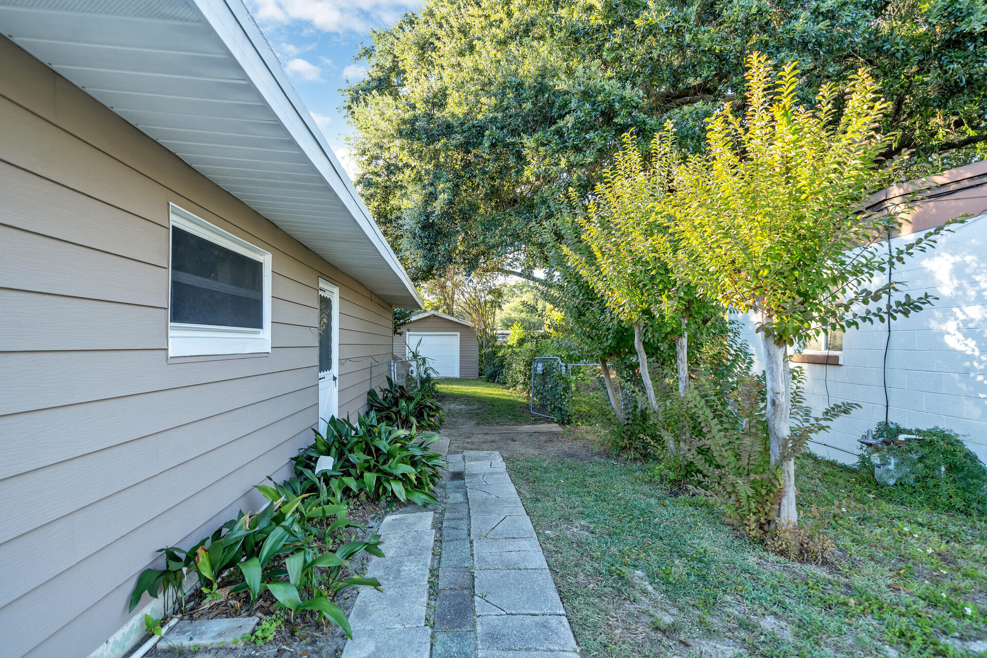 ELLIOTT POINT - Residential