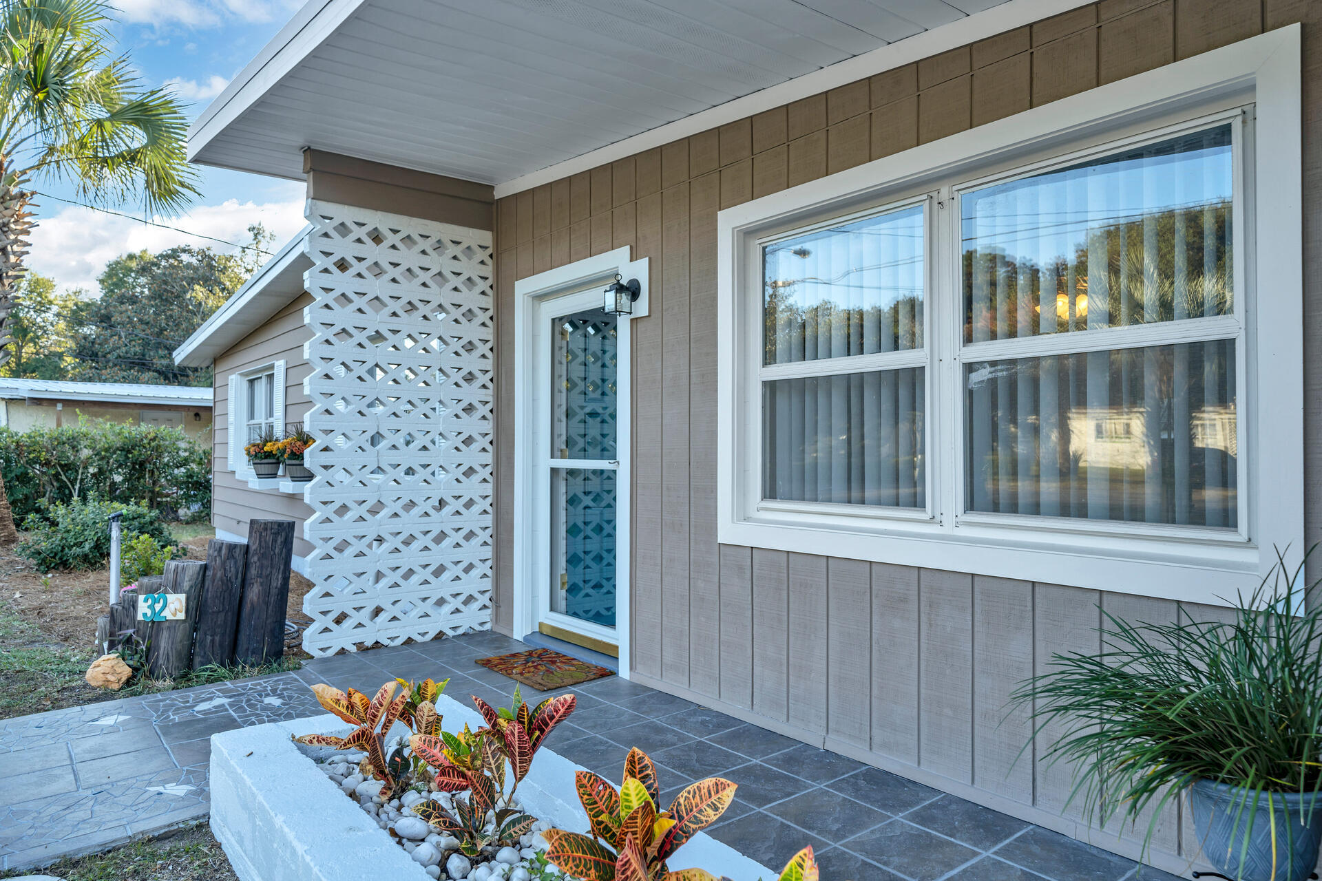 ELLIOTT POINT - Residential