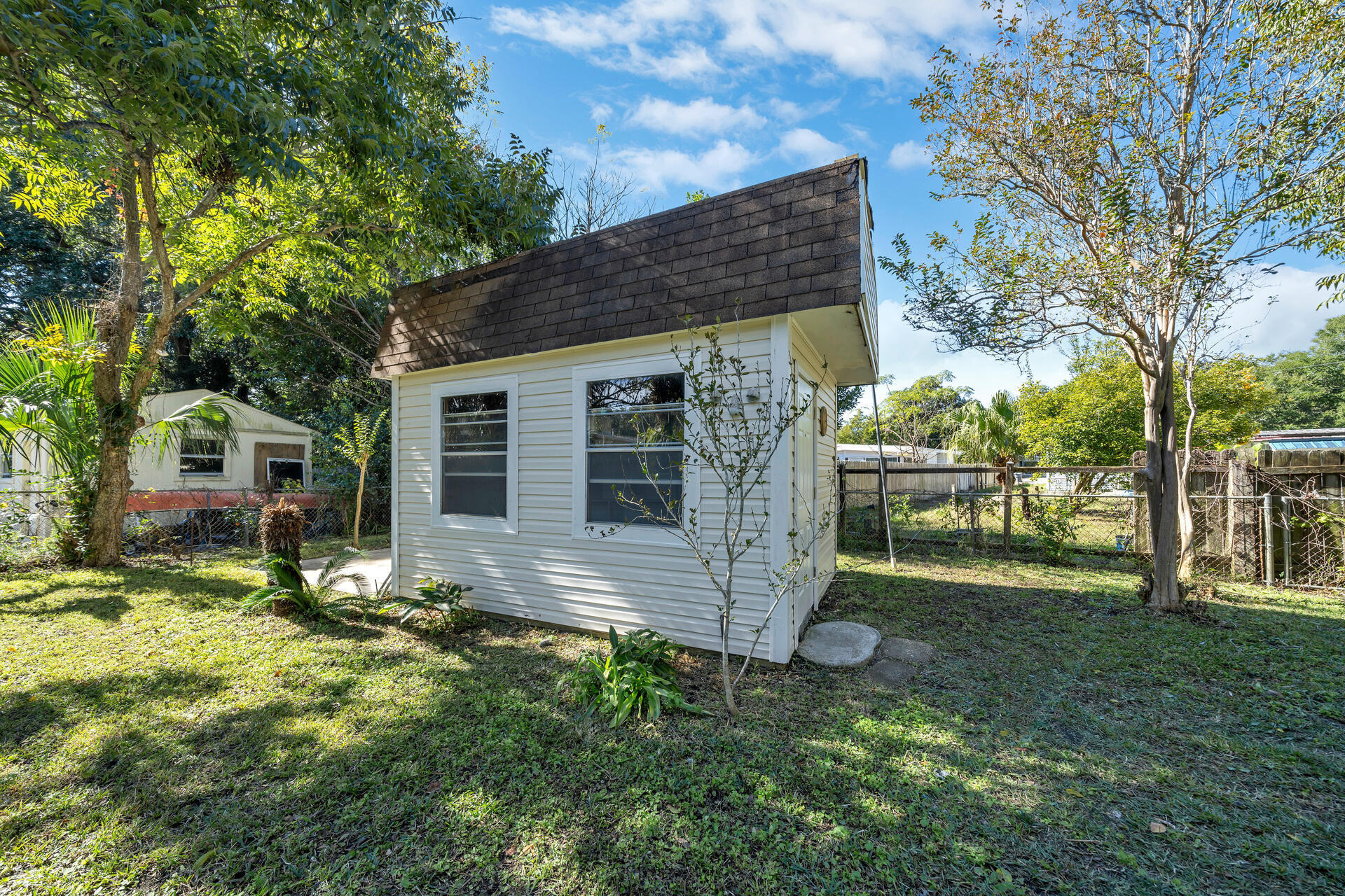 ELLIOTT POINT - Residential