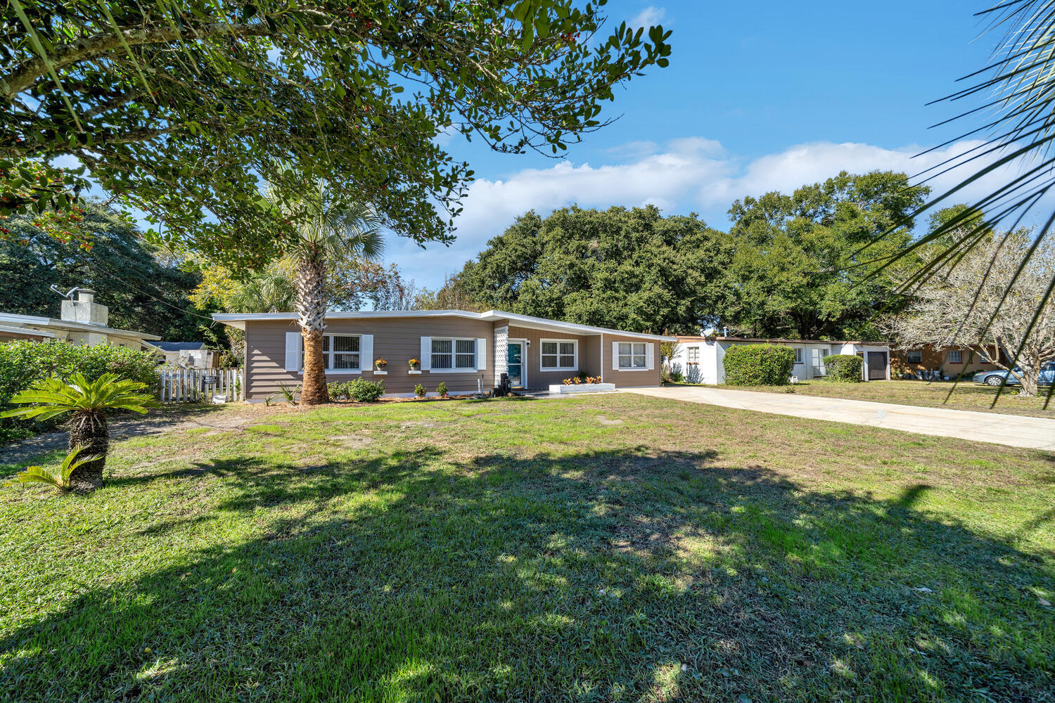 ELLIOTT POINT - Residential