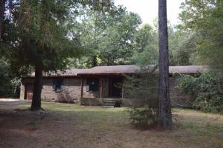 REO This all brick home with one car garage is located South of I-10 for an easy and quick commute to Eglin and Duke, beaches and shopping. Enjoy the winter nights and holidays by the fireplace. Close to town but on a cul-de-sac with the lot surrounded by heavy woods and makes the property feel very secluded for the best of both worlds.