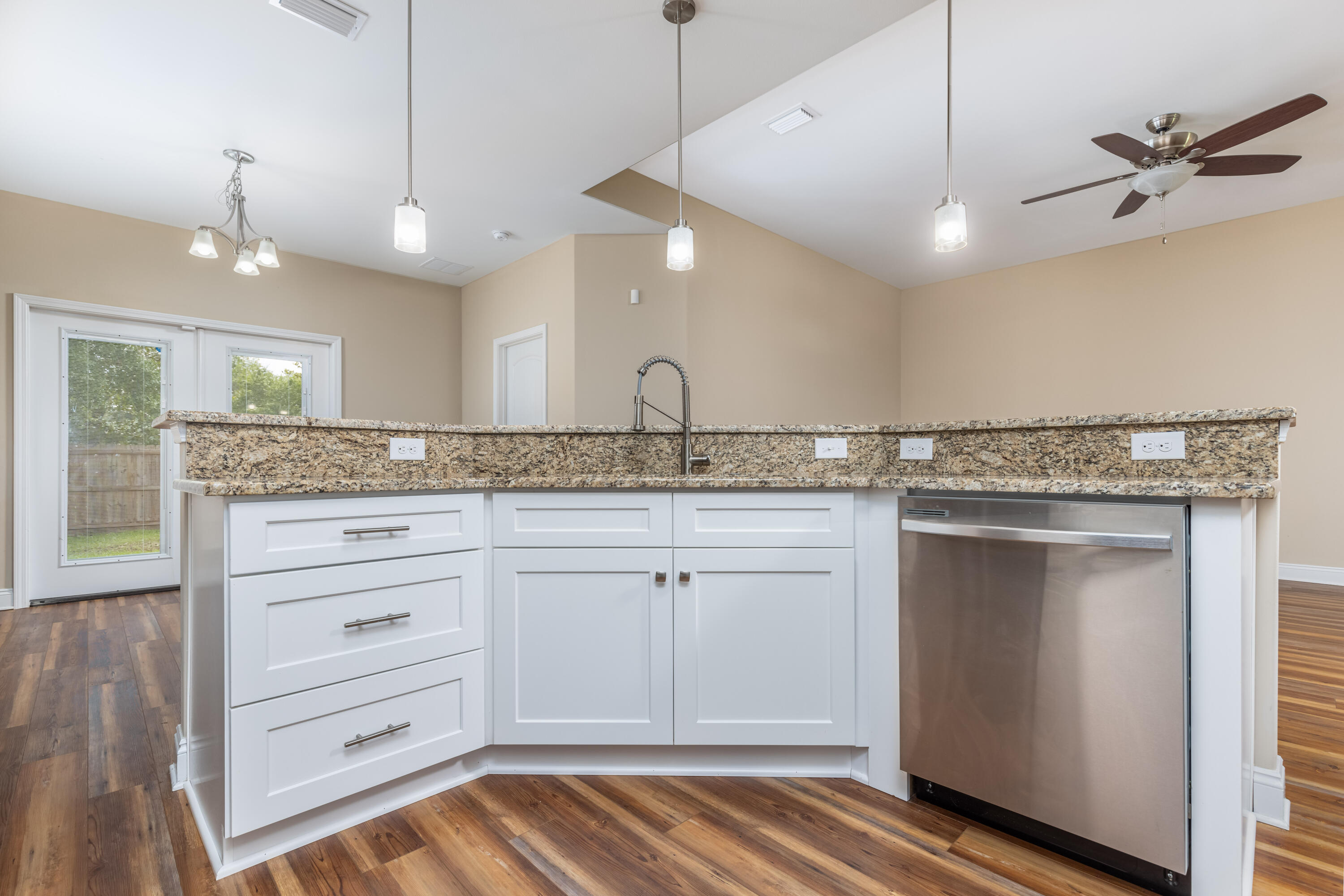 CRESCENT SHORES - Residential