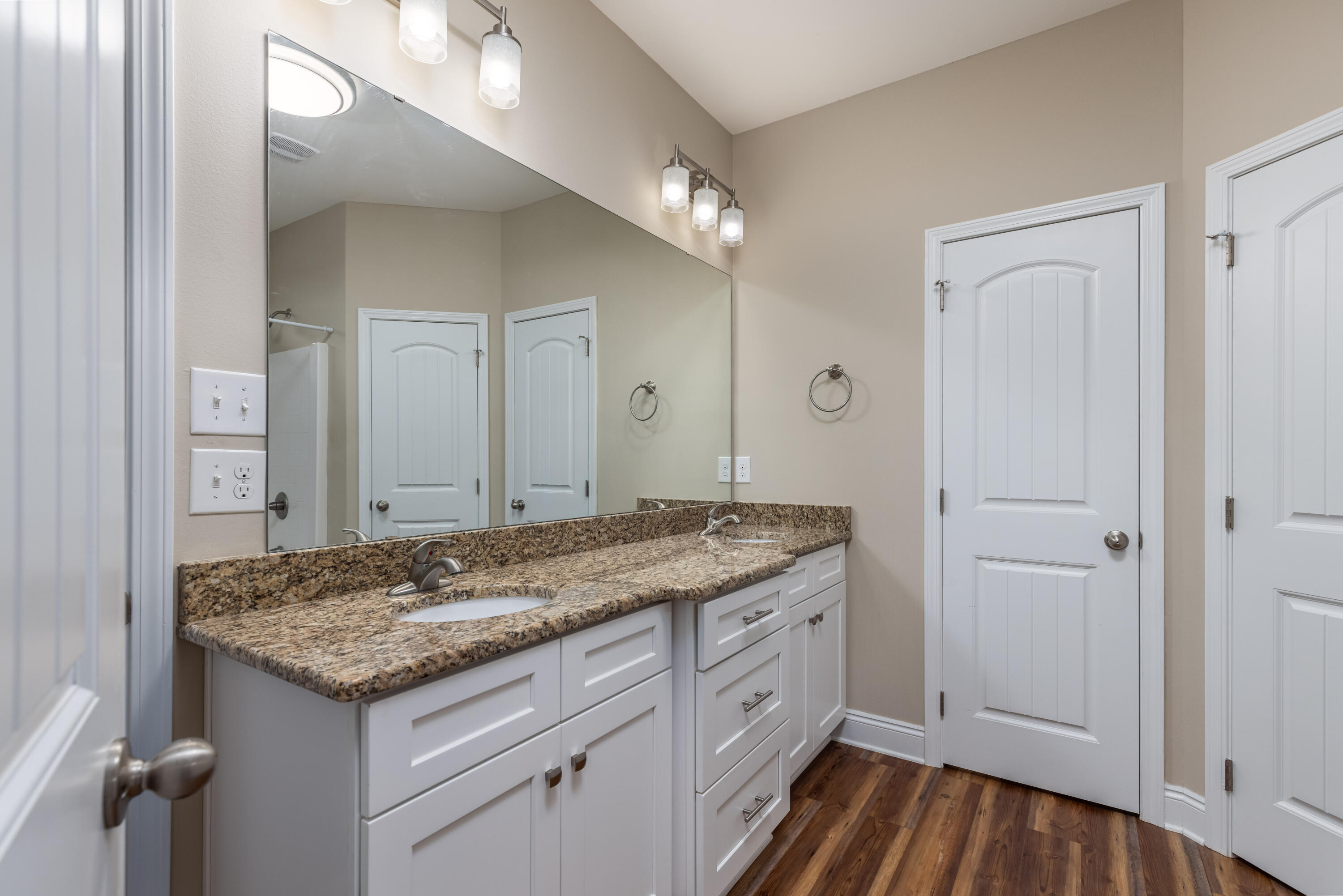 CRESCENT SHORES - Residential