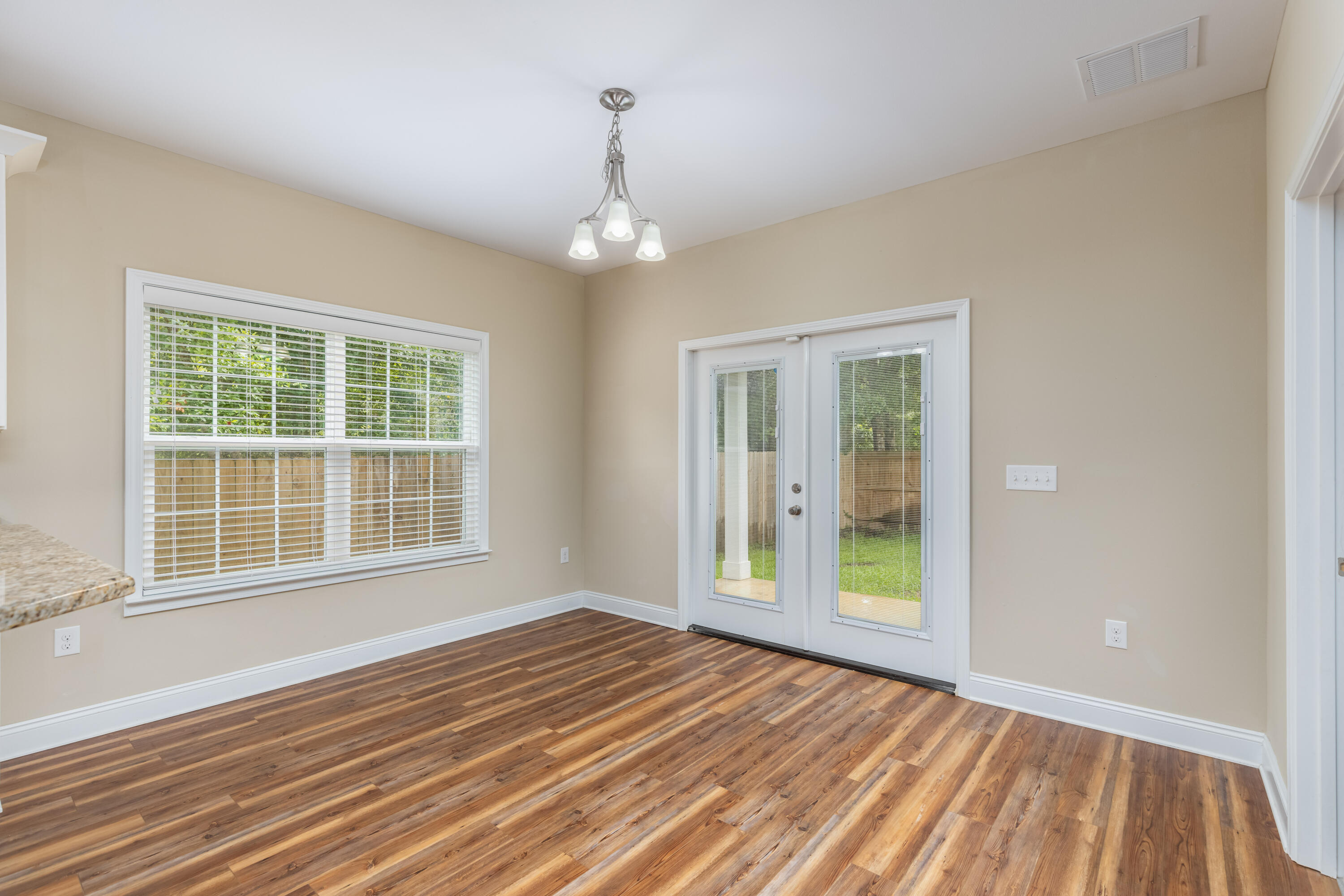 CRESCENT SHORES - Residential