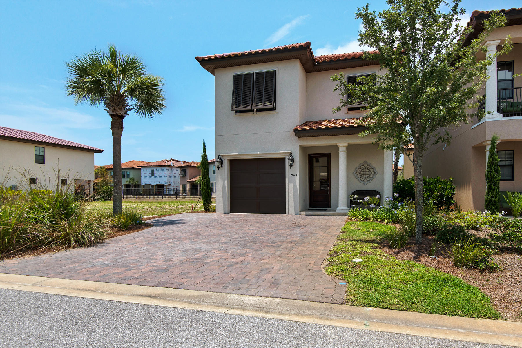 Villa Lago - Residential