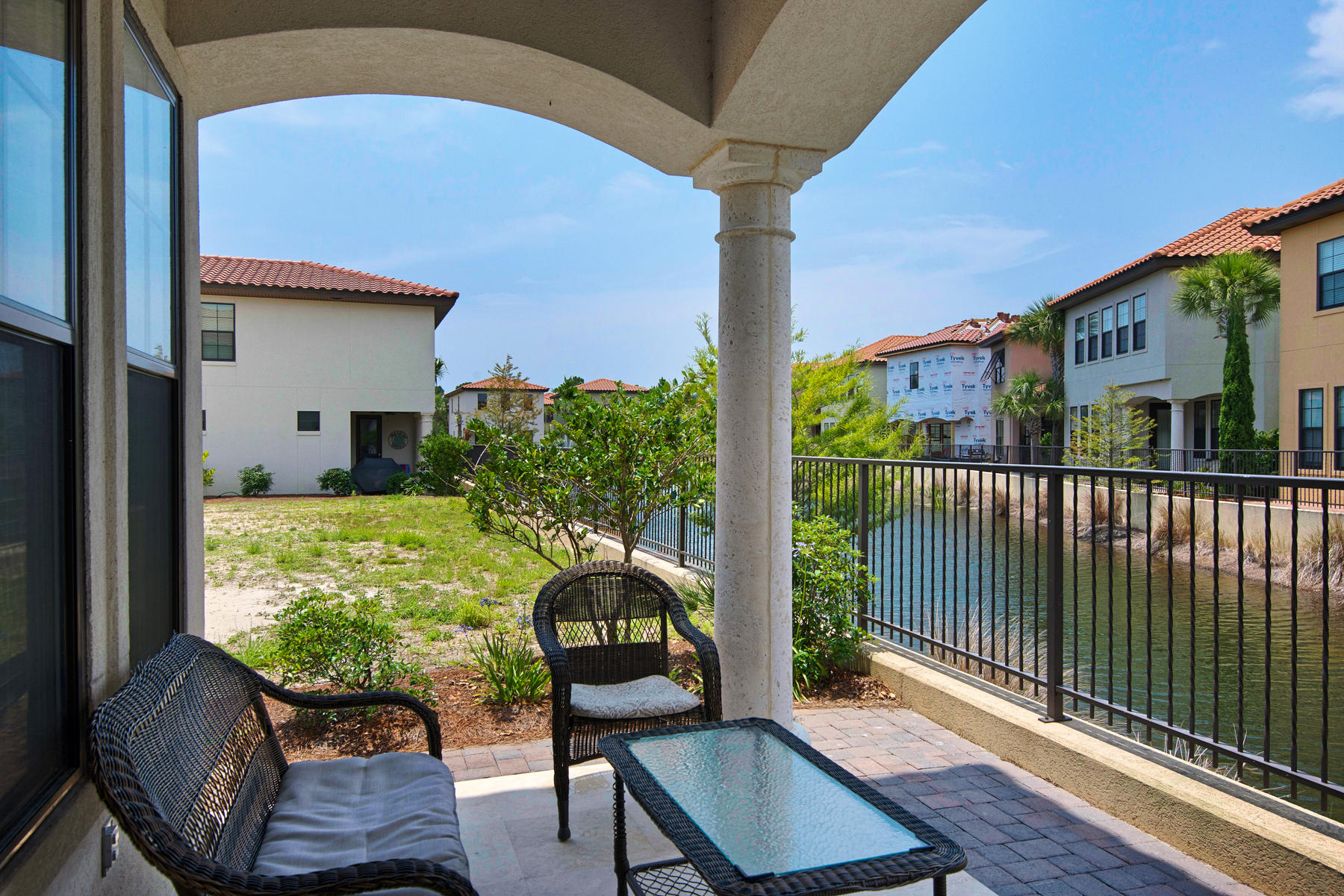 Villa Lago - Residential