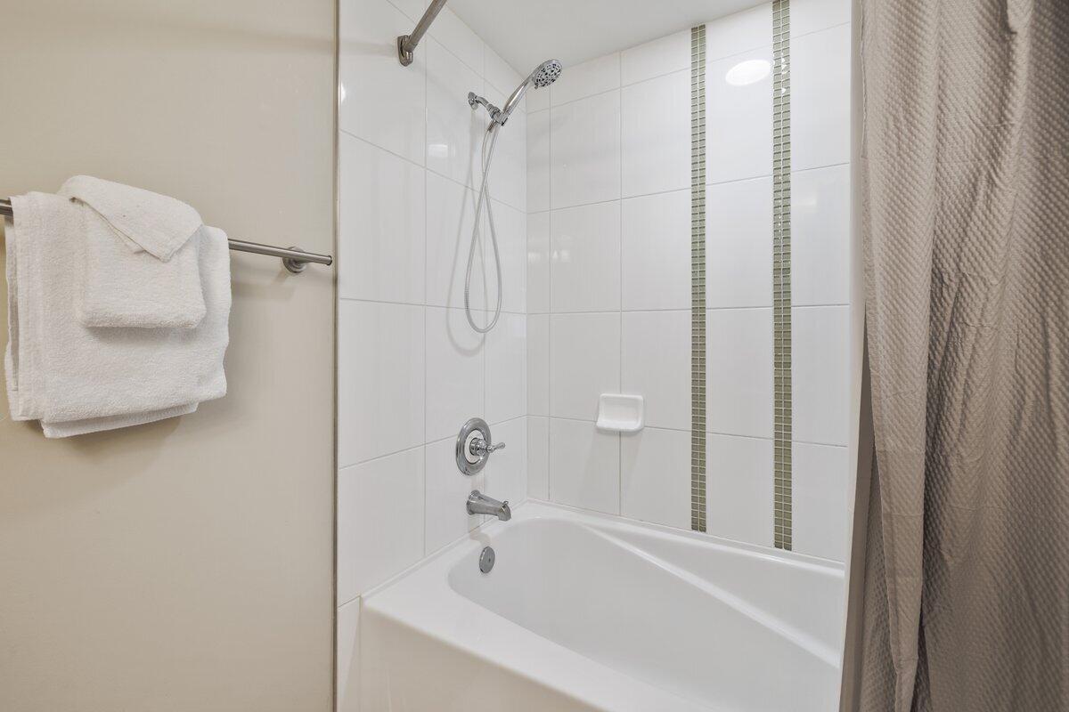 BAHIA CONDO - Residential