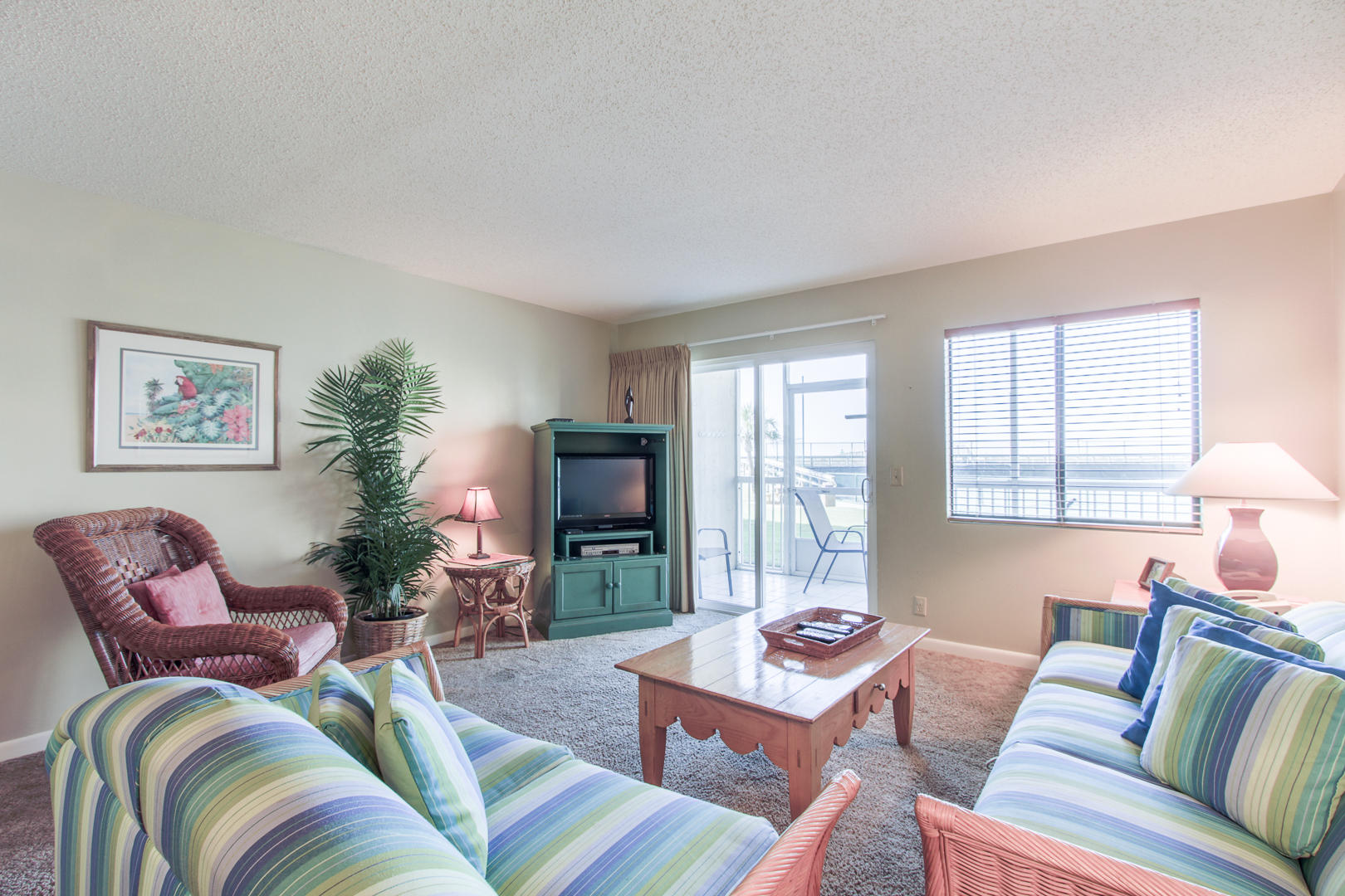 HOLIDAY SURF & RACQUET CLUB - Residential