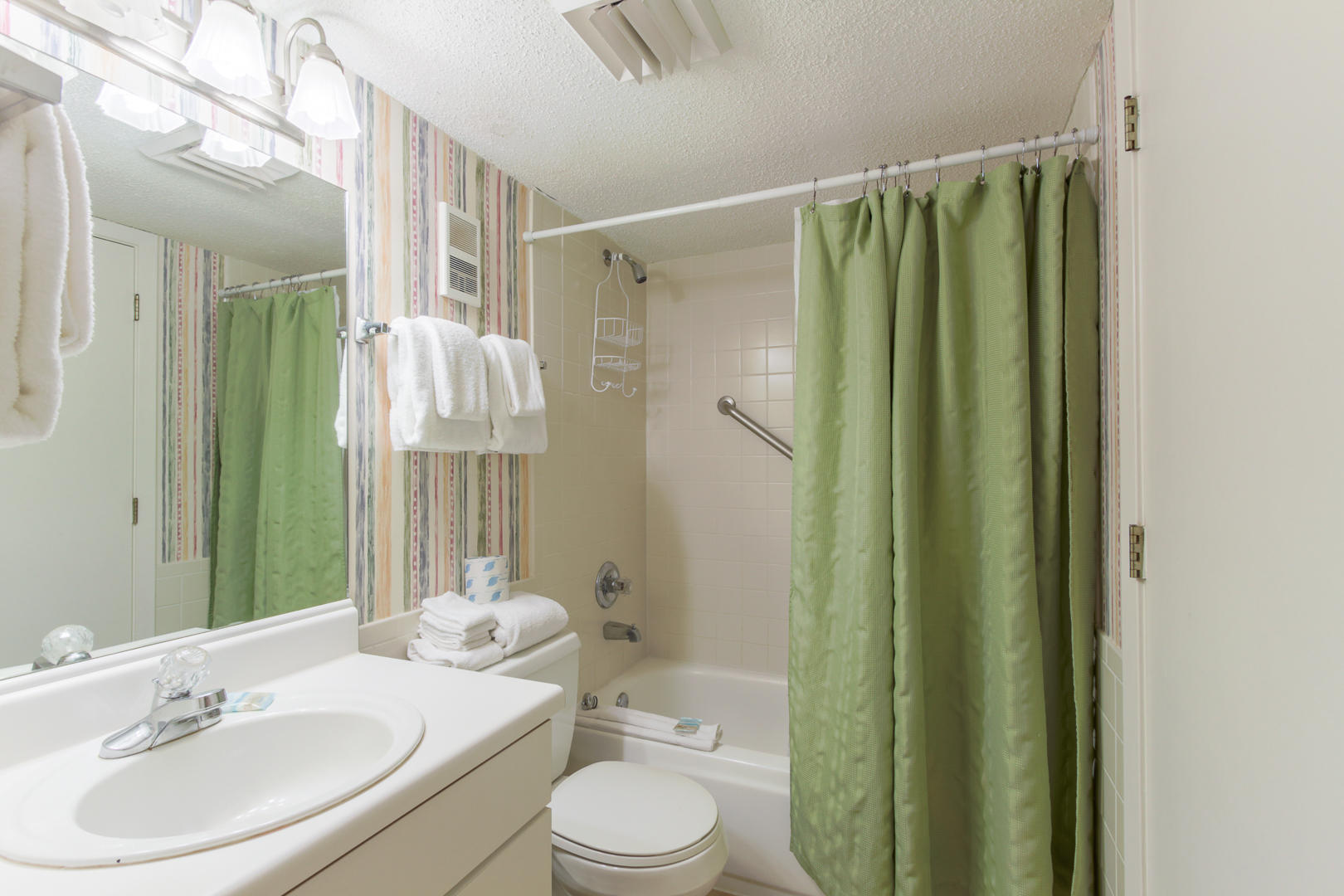 HOLIDAY SURF & RACQUET CLUB - Residential