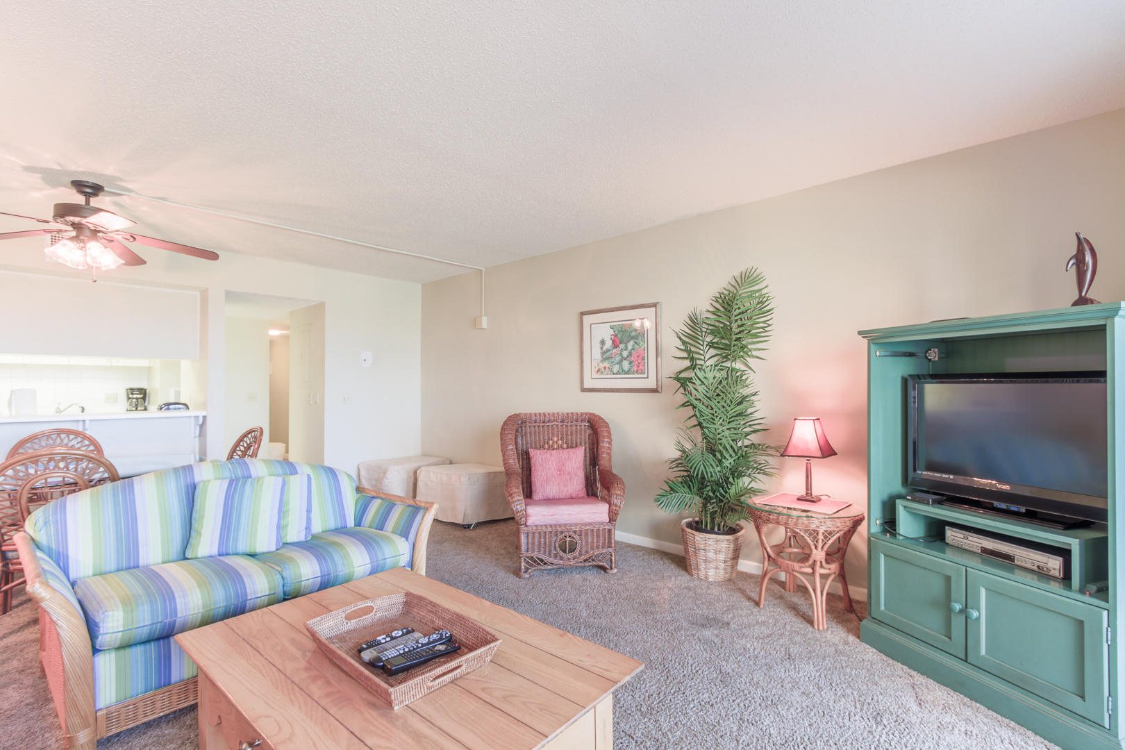 HOLIDAY SURF & RACQUET CLUB - Residential