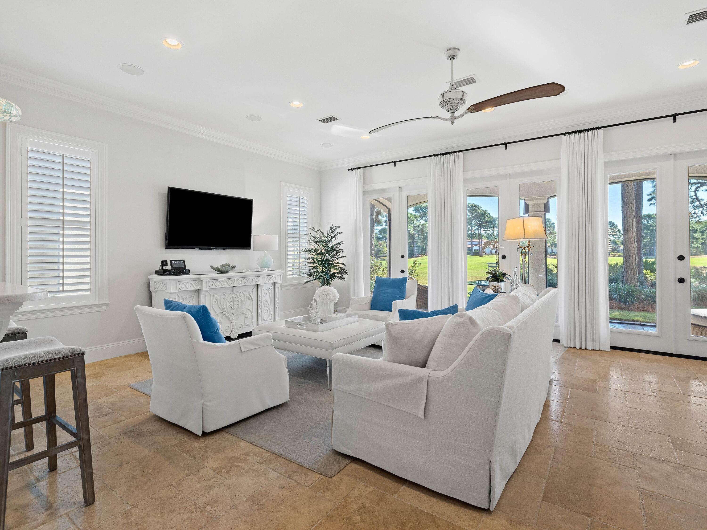 VILLA LAGO - Residential