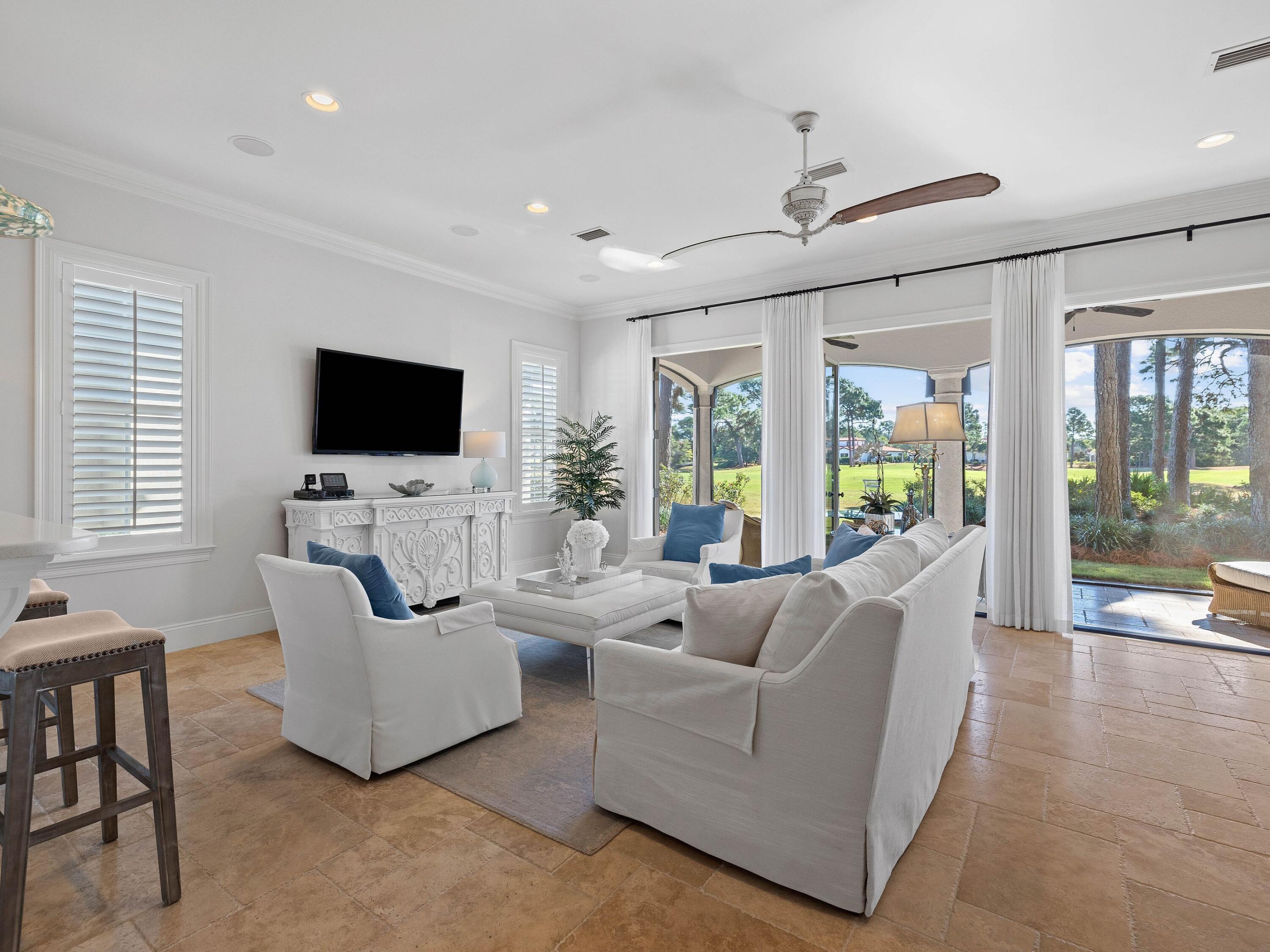 VILLA LAGO - Residential