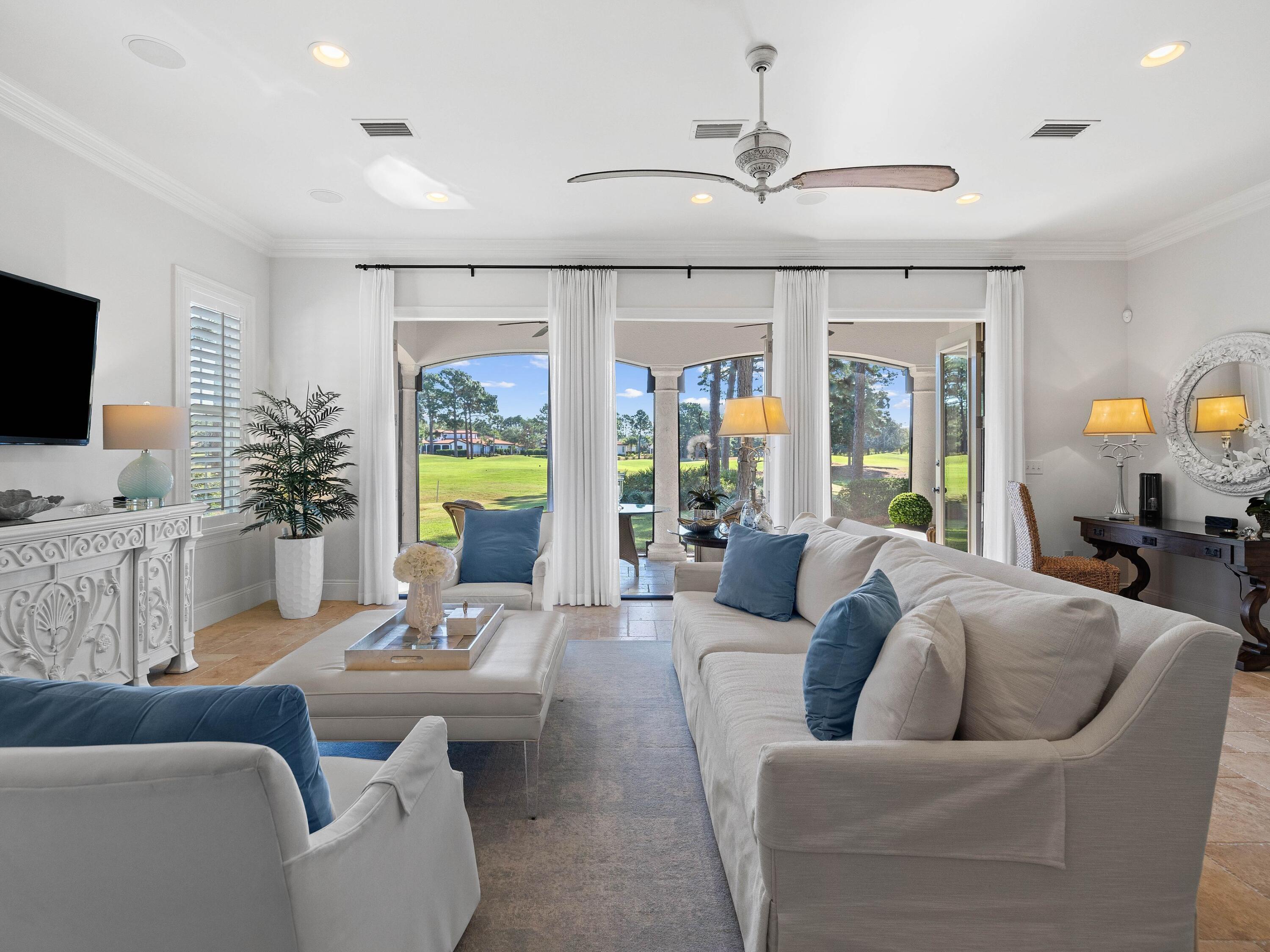 VILLA LAGO - Residential