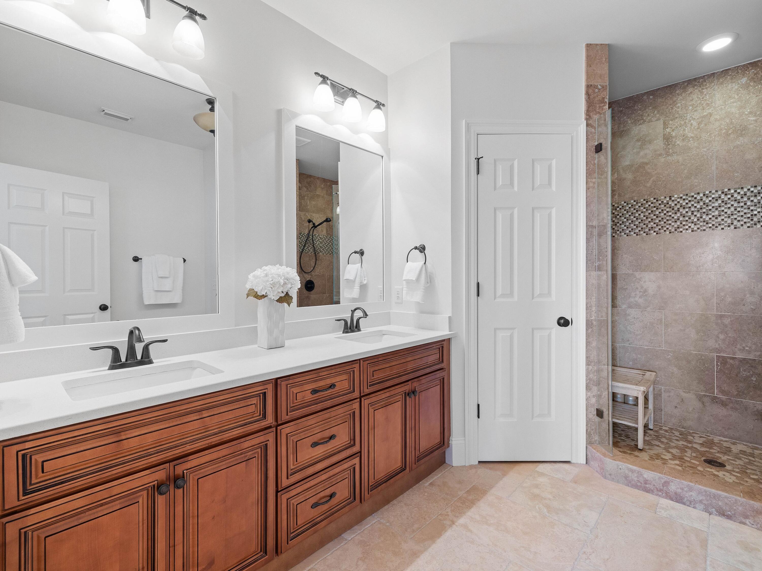 VILLA LAGO - Residential