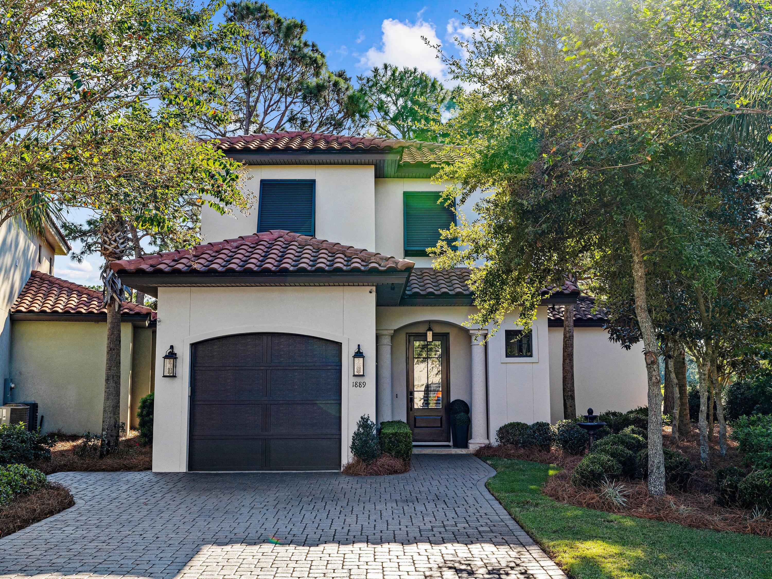 VILLA LAGO - Residential