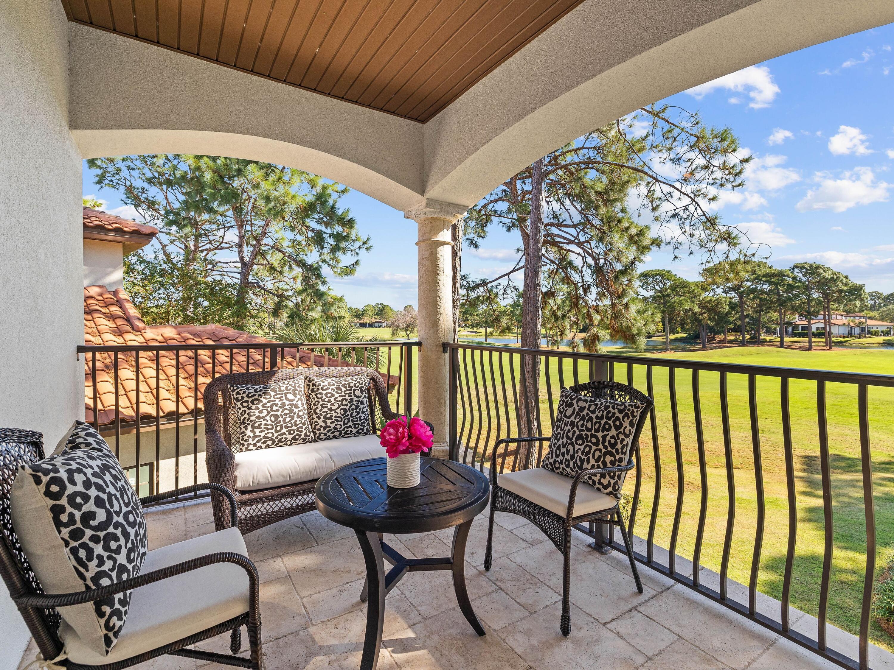 VILLA LAGO - Residential