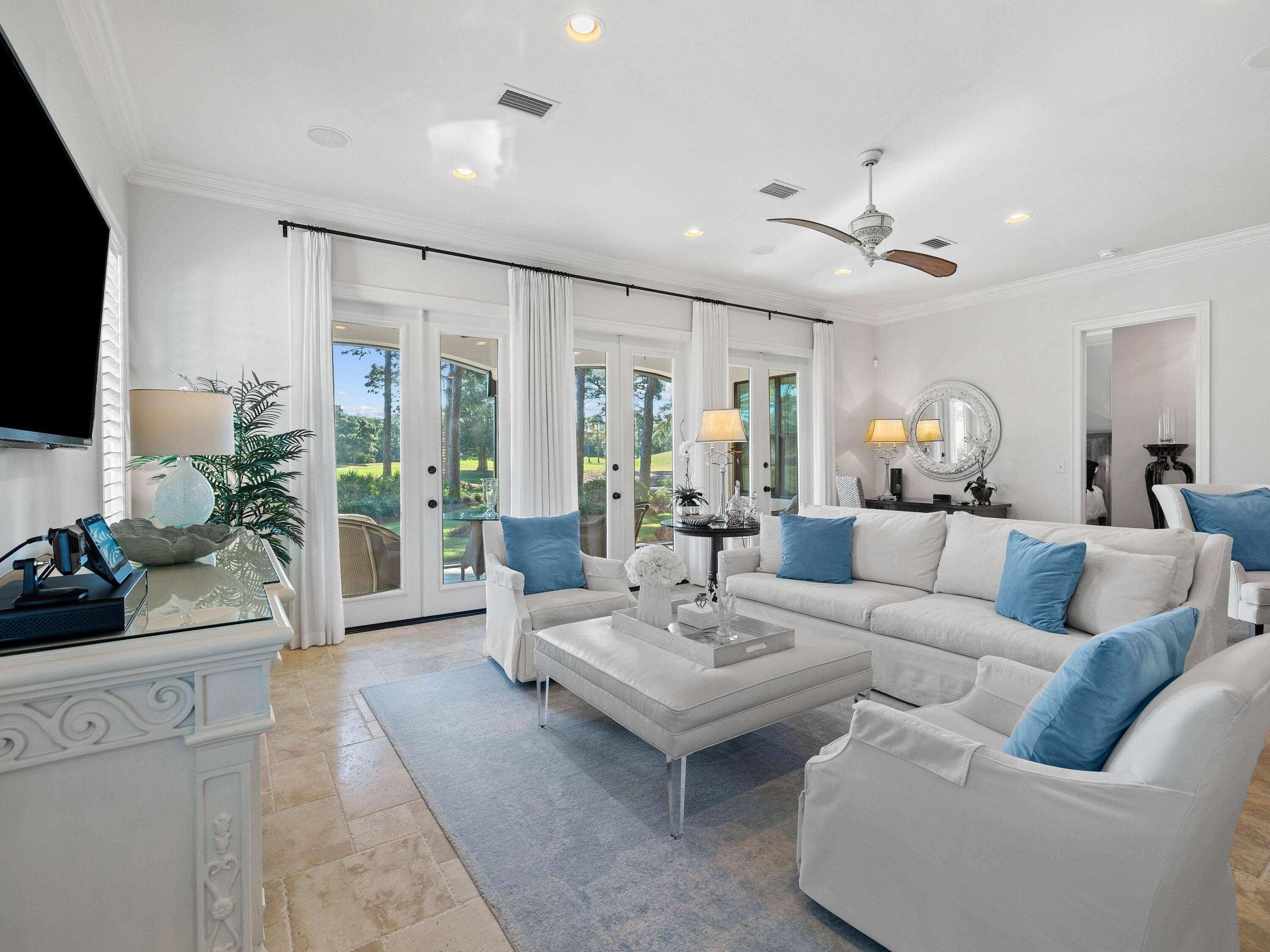 VILLA LAGO - Residential