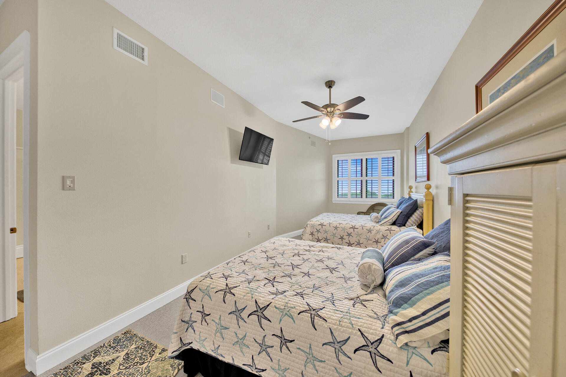 SIDES MORENO POINT WEST - Residential