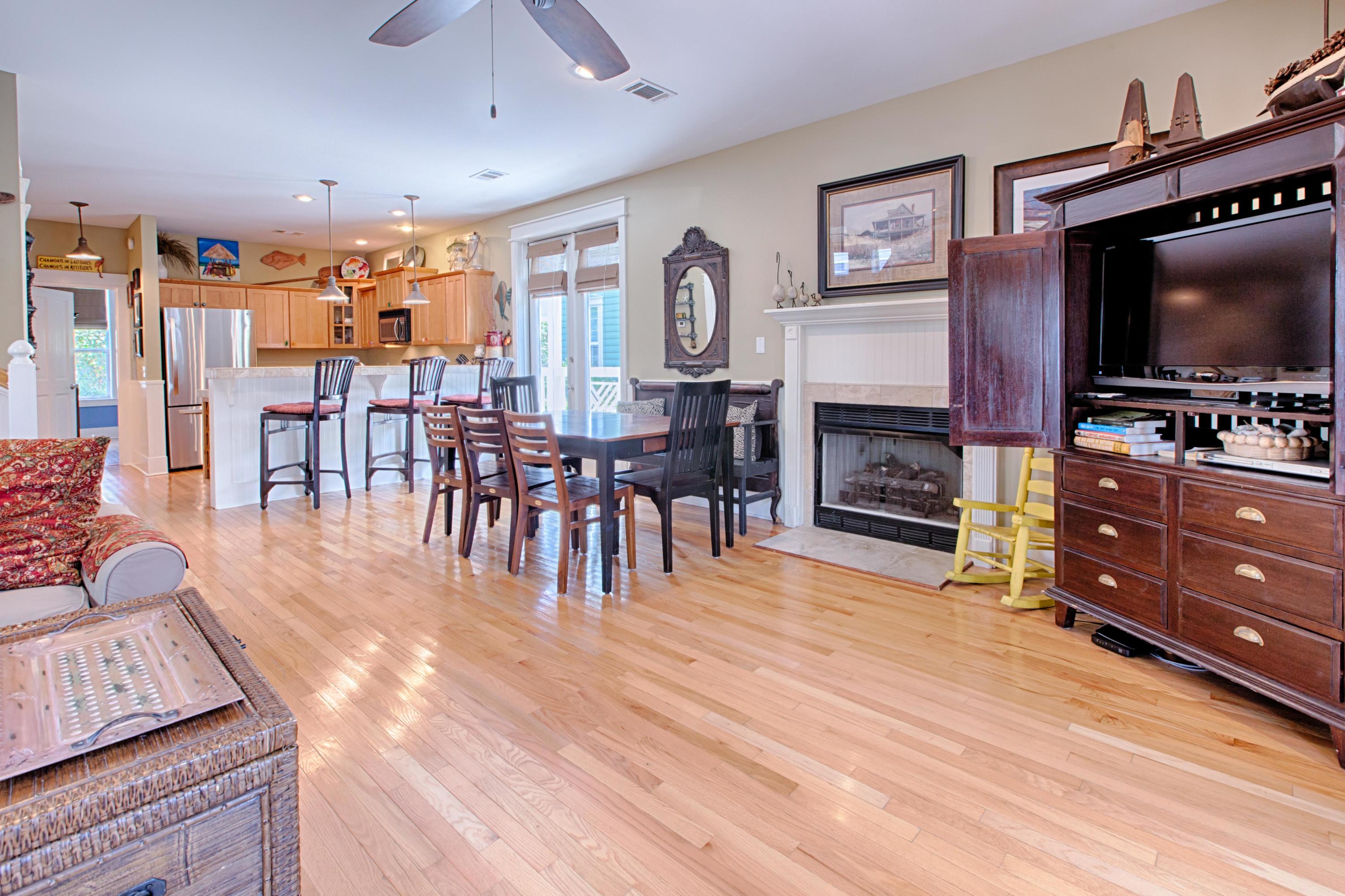 SUMMER'S EDGE - Residential