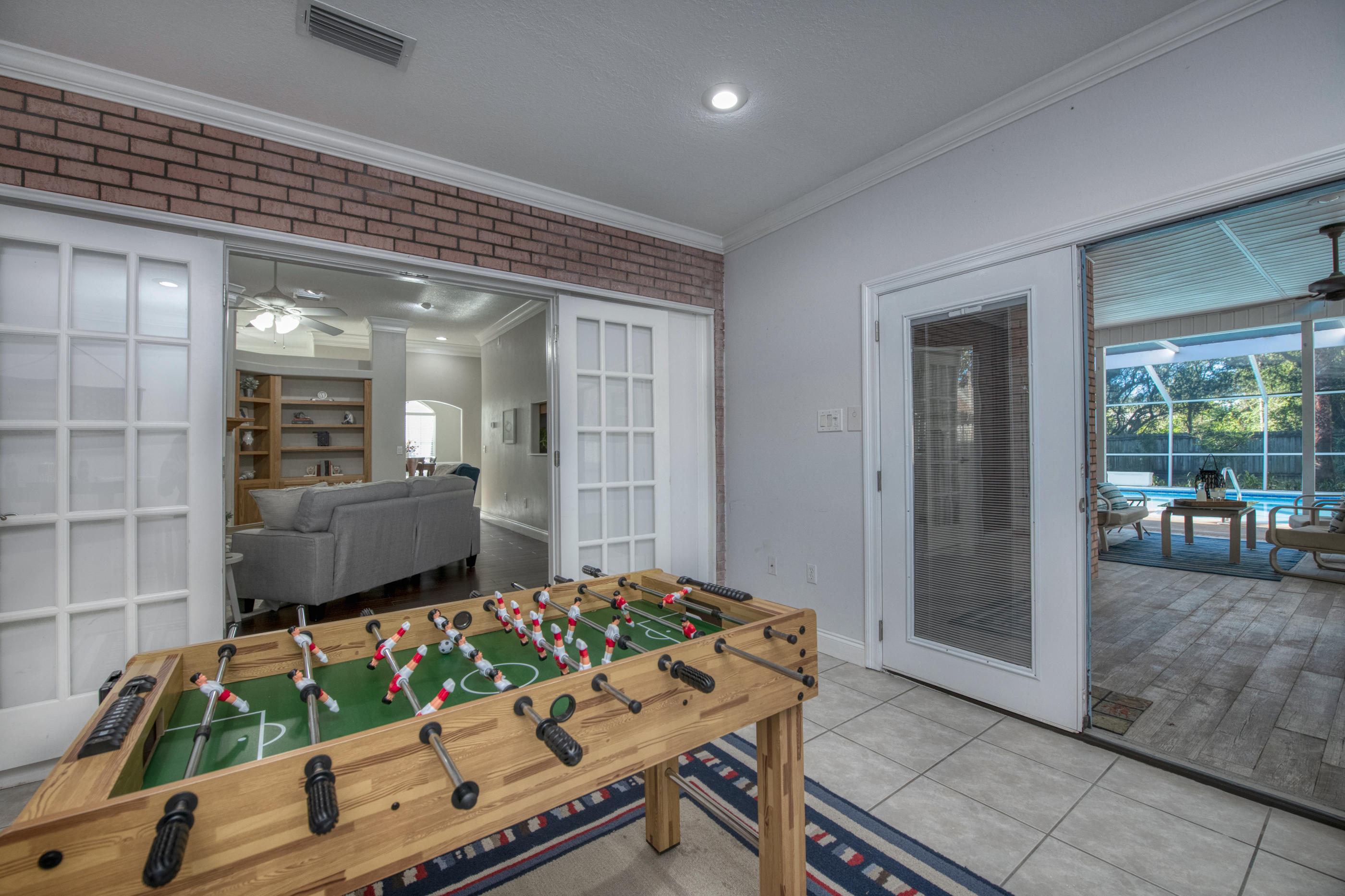 BISCAYNE POINTE - Residential