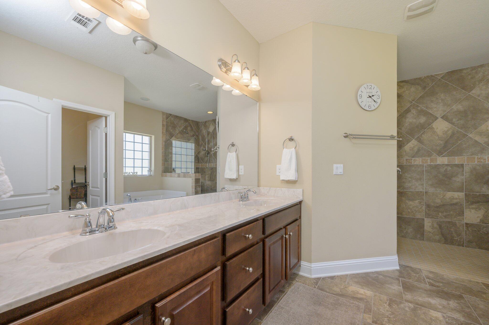 WINDMEADOWS - Residential
