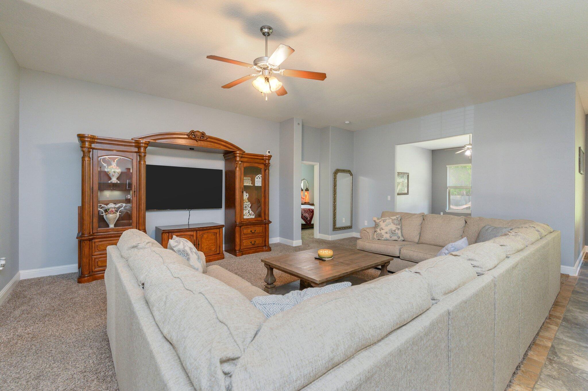 WINDMEADOWS - Residential
