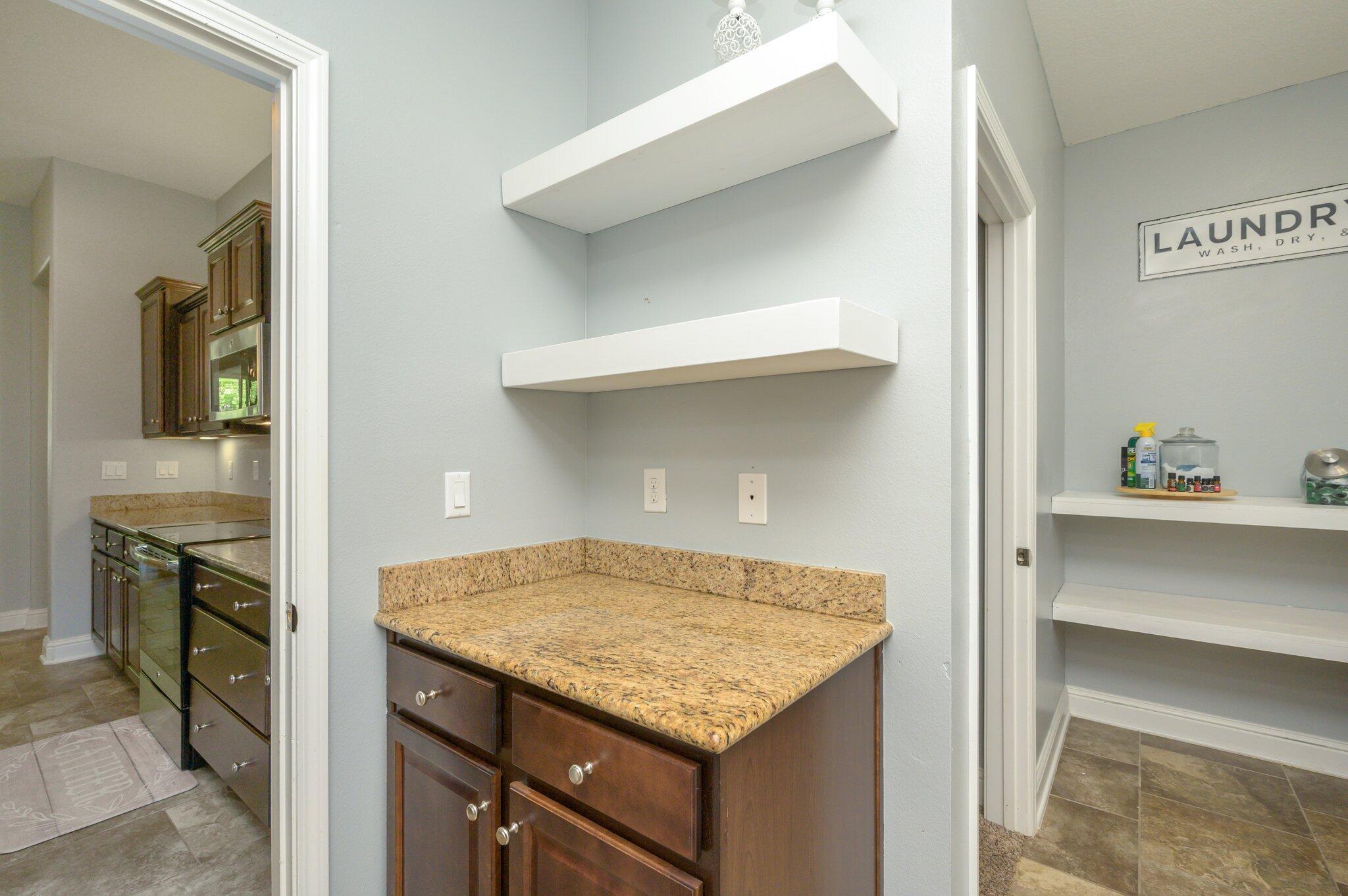 WINDMEADOWS - Residential