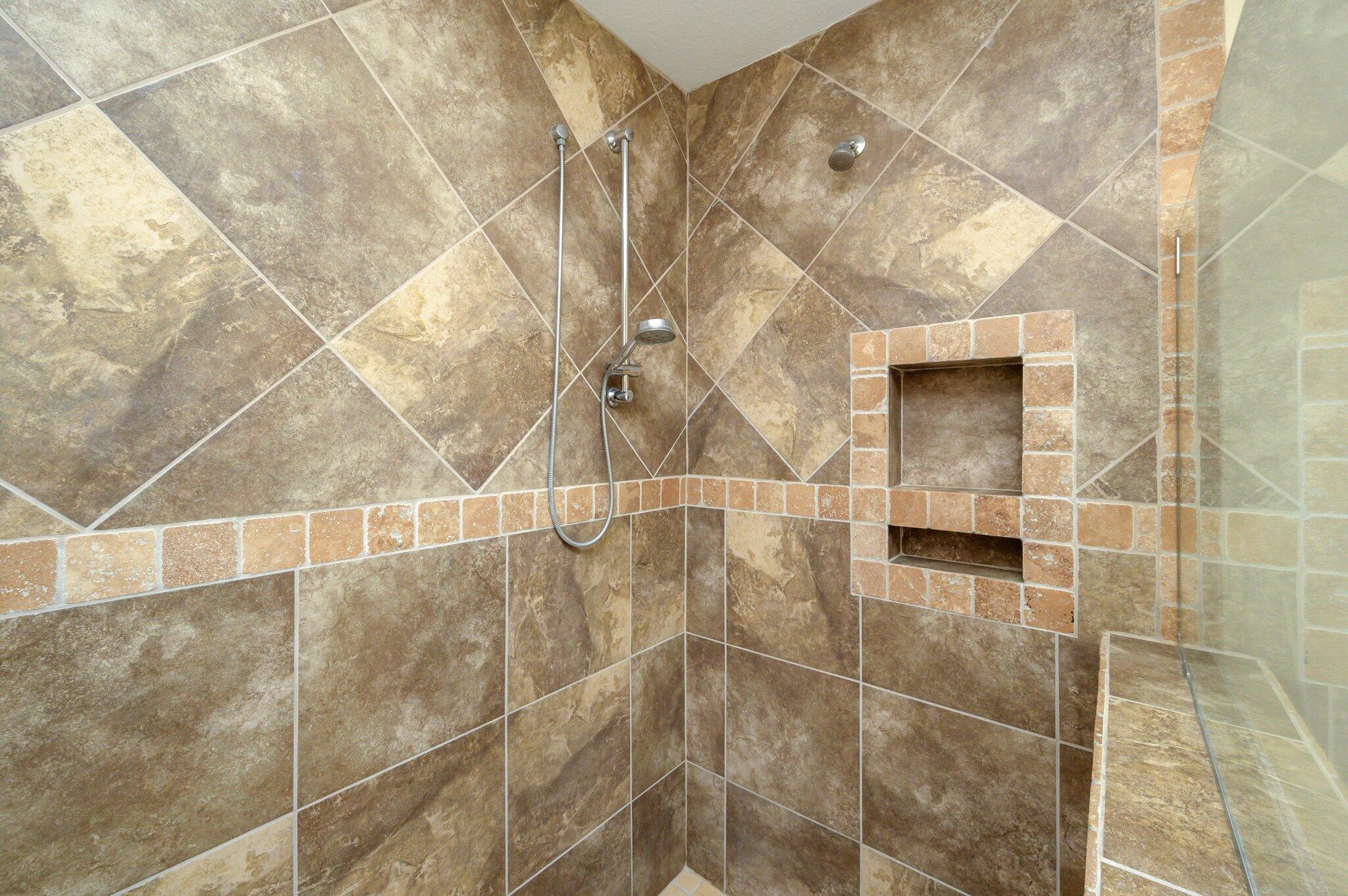 WINDMEADOWS - Residential